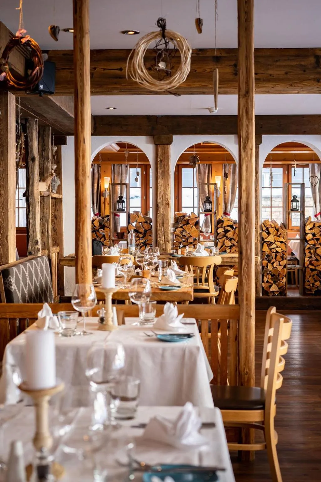 Restaurant/places to eat in Hotel Pollux