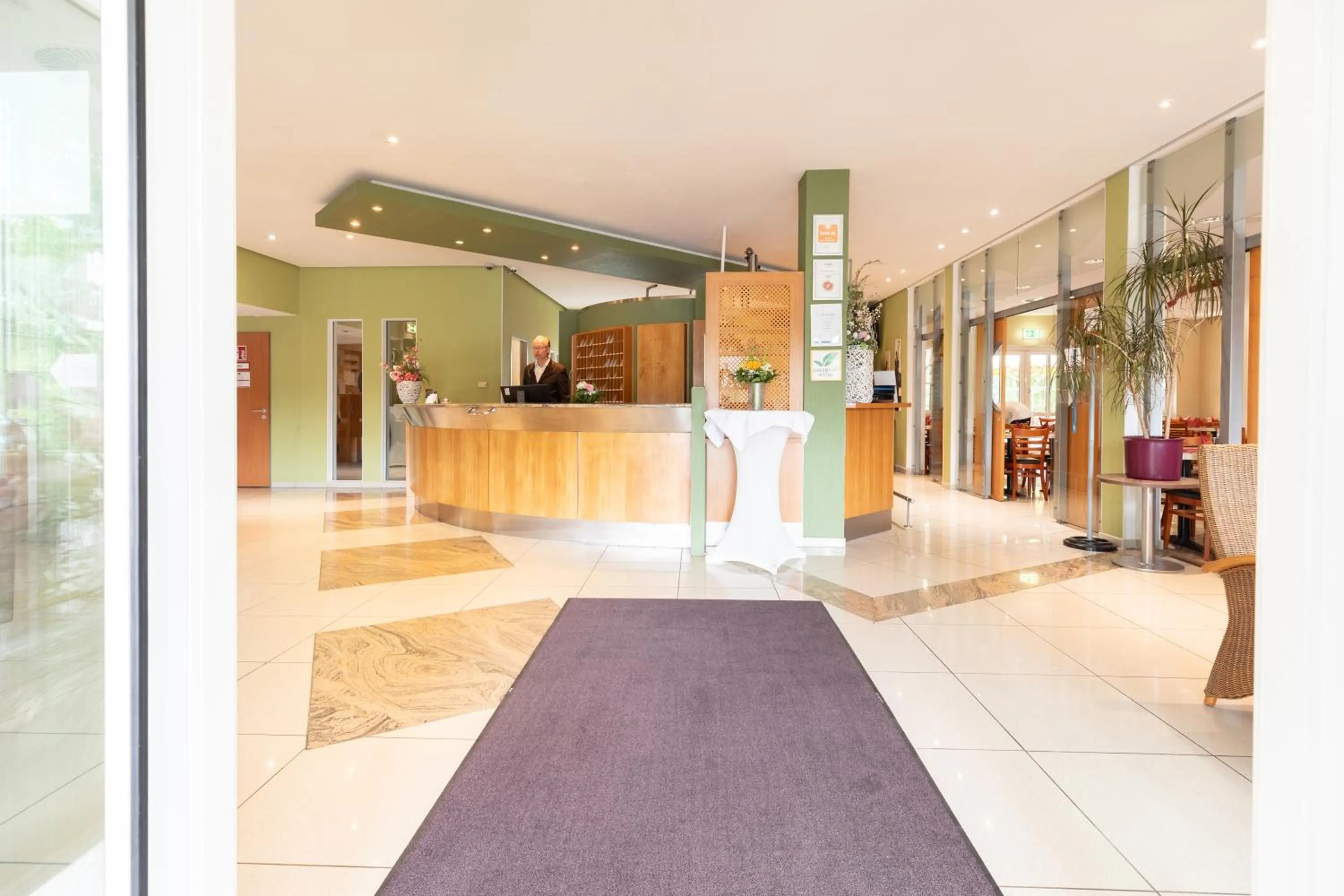 Lobby or reception in Novum Hotel Seegraben Cottbus