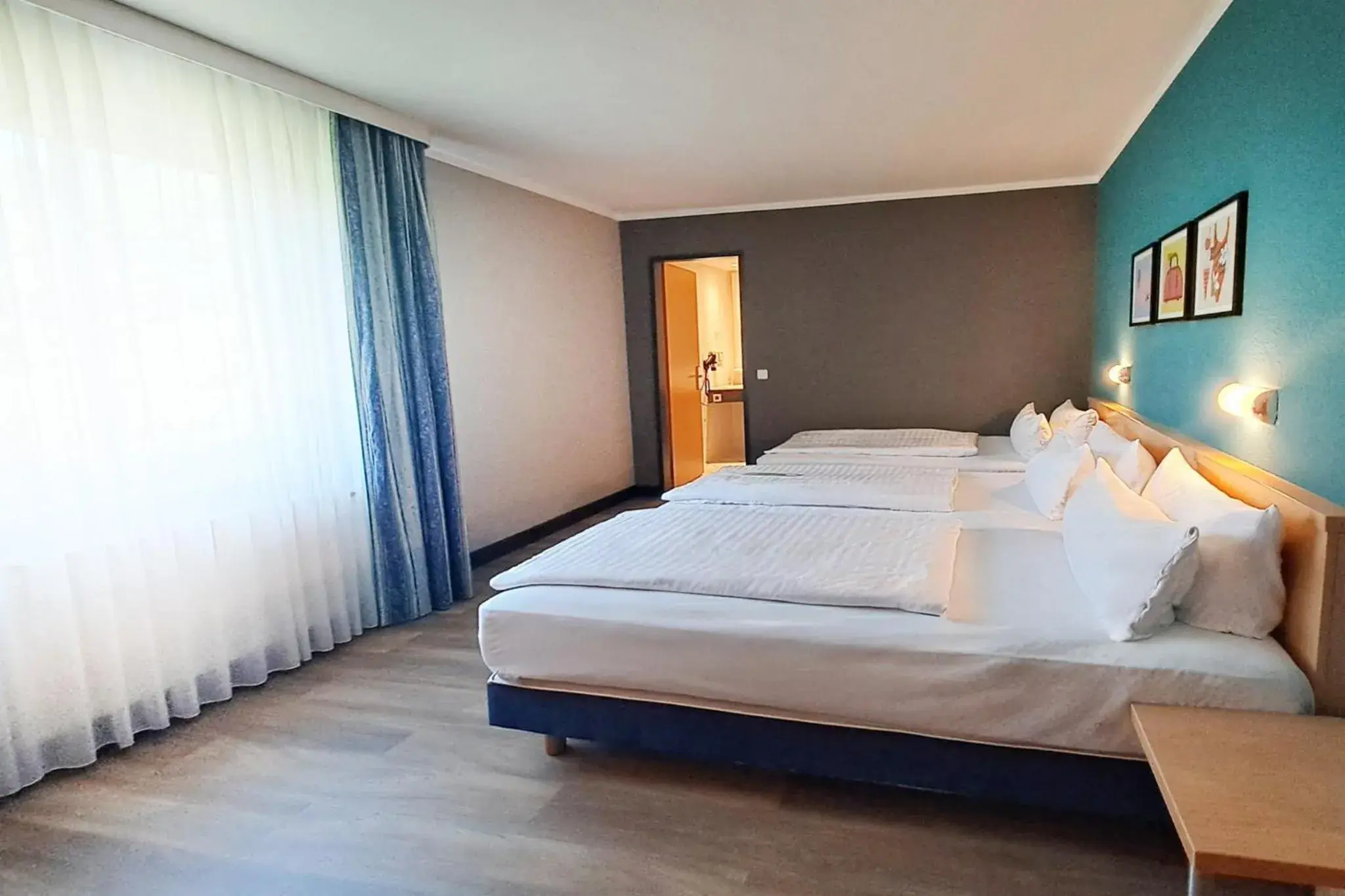 Photo of the whole room, Bed in Garner Hotel Cottbus Süd by IHG Photo of the whole room, Bed in Garner Hotel Cottbus Süd by IHG