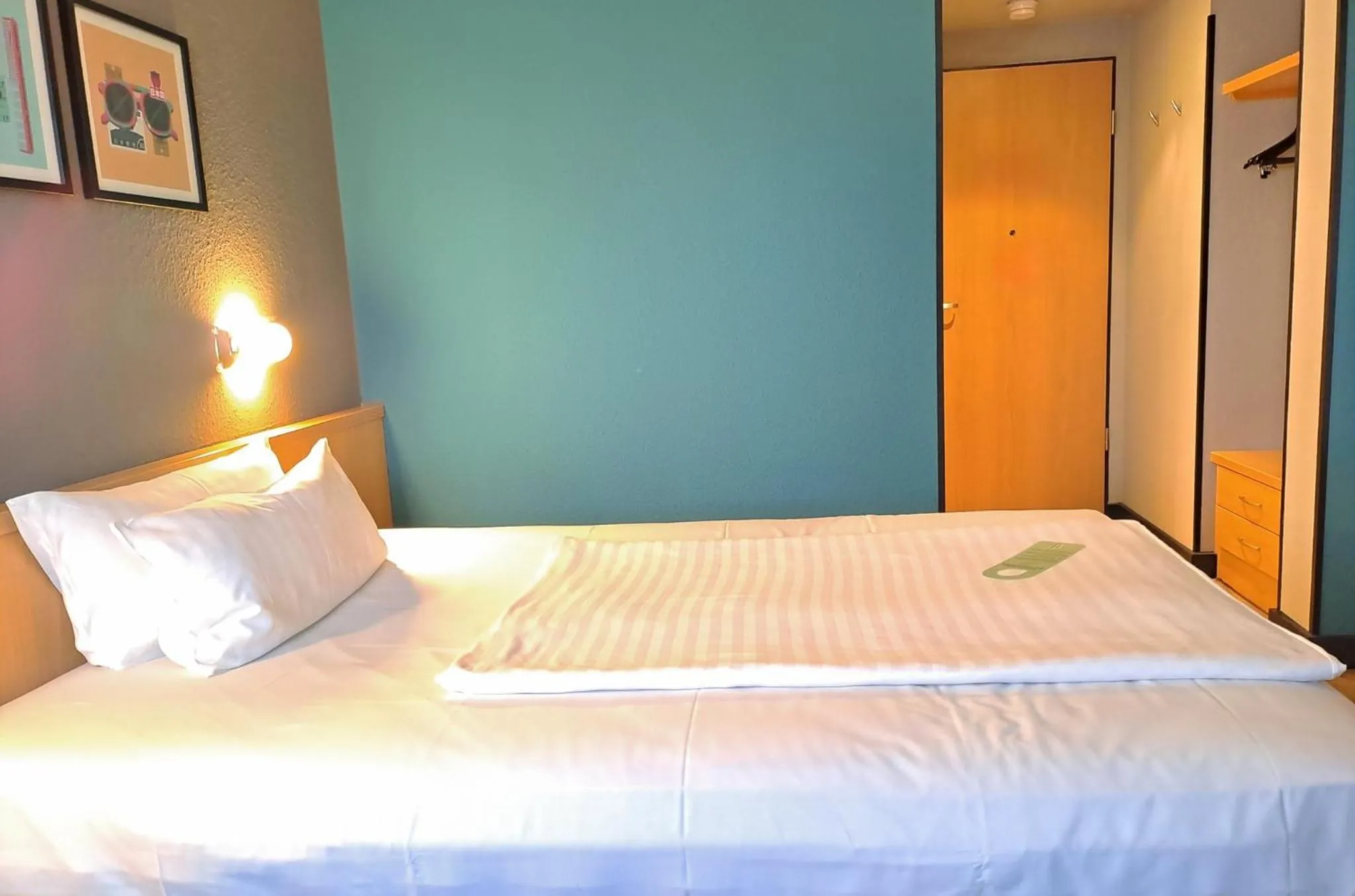 Photo of the whole room, Bed in Garner Hotel Cottbus Süd by IHG