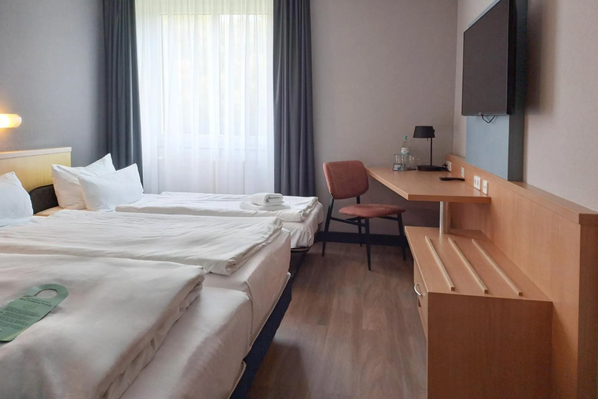 Photo of the whole room, Bed in Garner Hotel Cottbus Süd by IHG