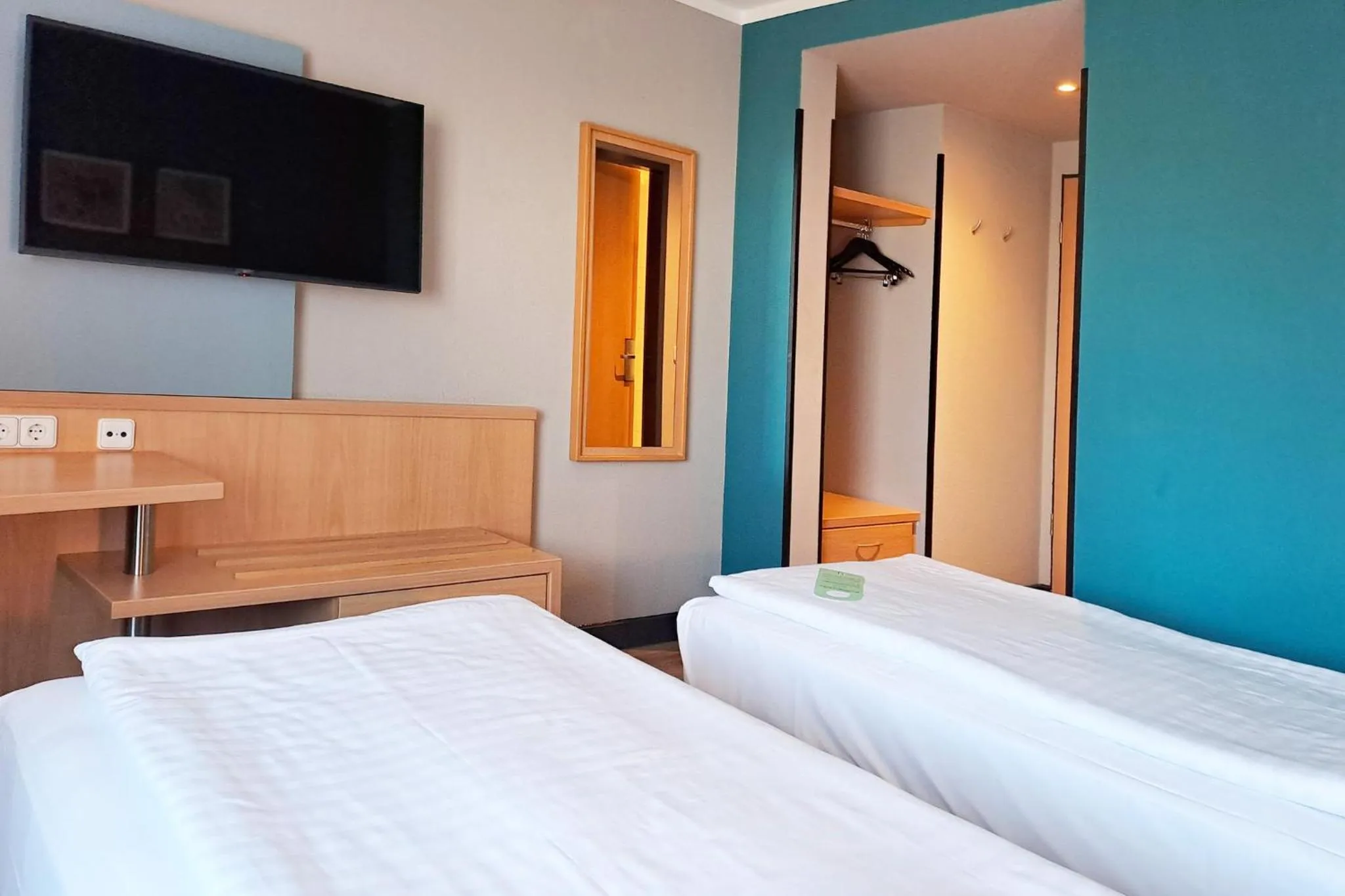 Photo of the whole room, Bed in Garner Hotel Cottbus Süd by IHG