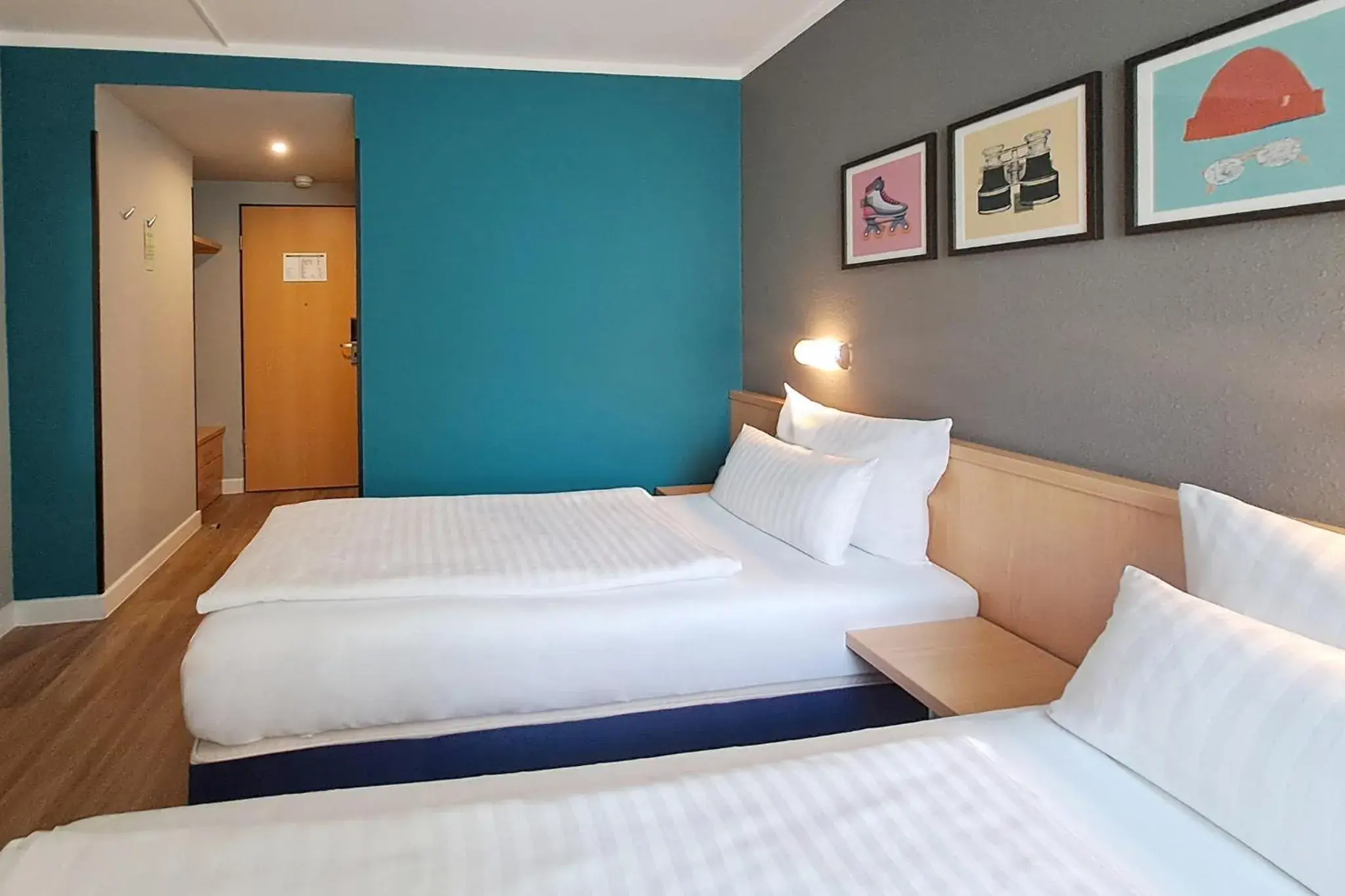 Photo of the whole room, Bed in Garner Hotel Cottbus Süd by IHG Photo of the whole room, Bed in Garner Hotel Cottbus Süd by IHG