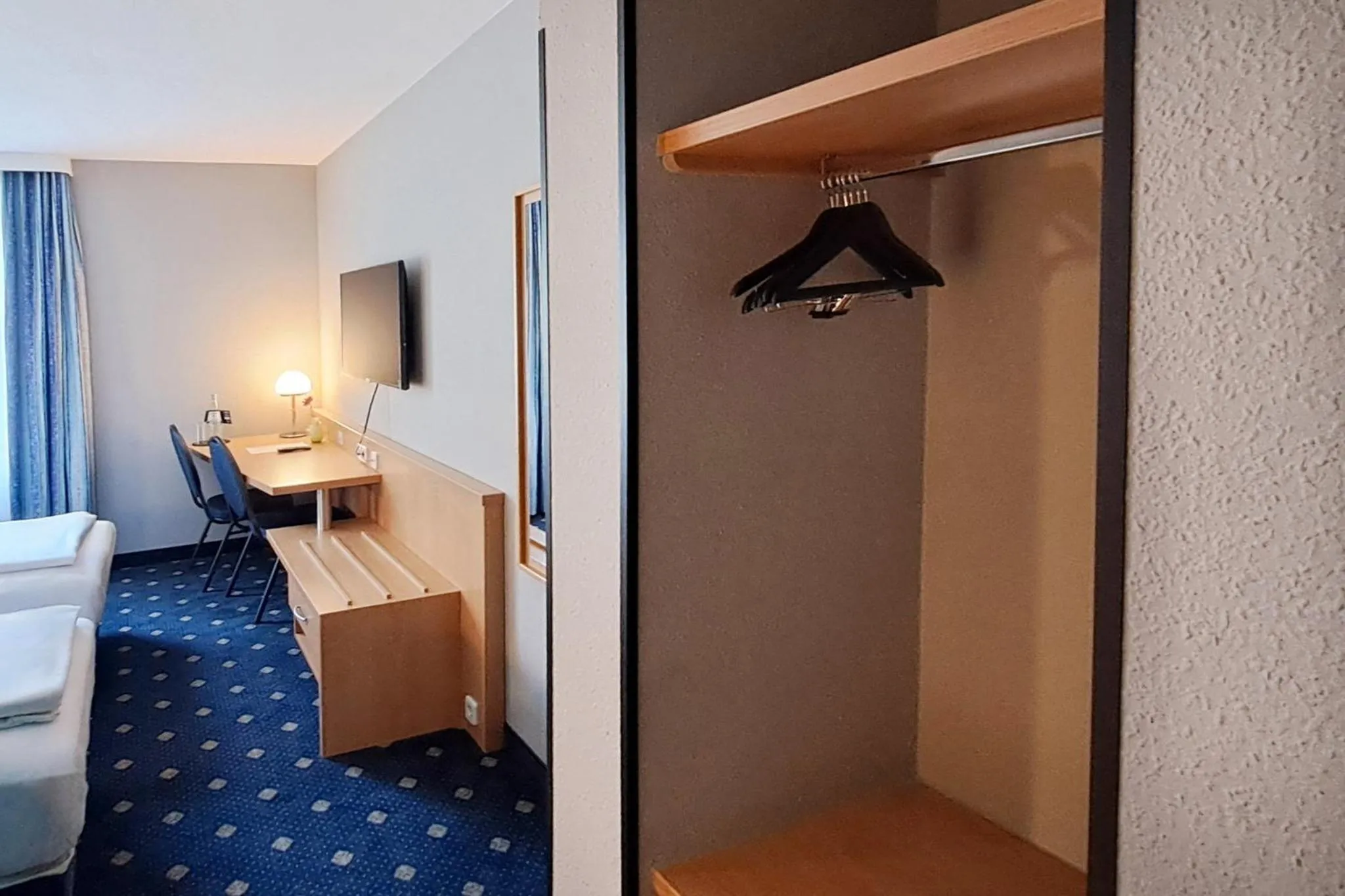 Photo of the whole room, Bed in Garner Hotel Cottbus Süd by IHG