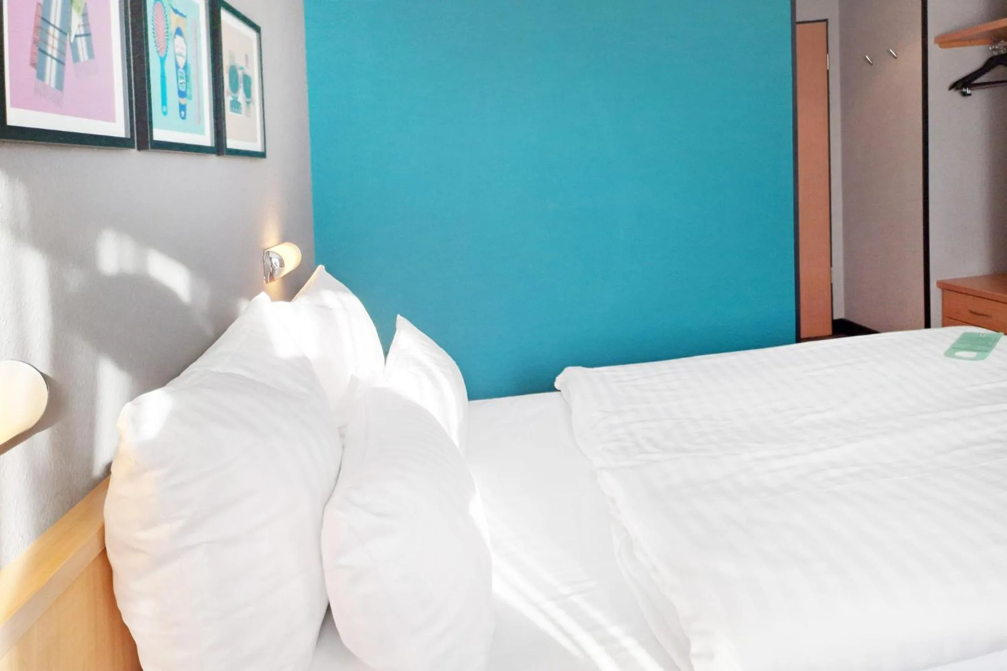 Photo of the whole room, Bed in Garner Hotel Cottbus Süd by IHG