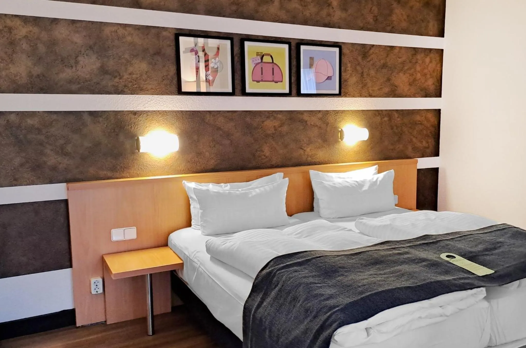 Photo of the whole room, Bed in Garner Hotel Cottbus Süd by IHG