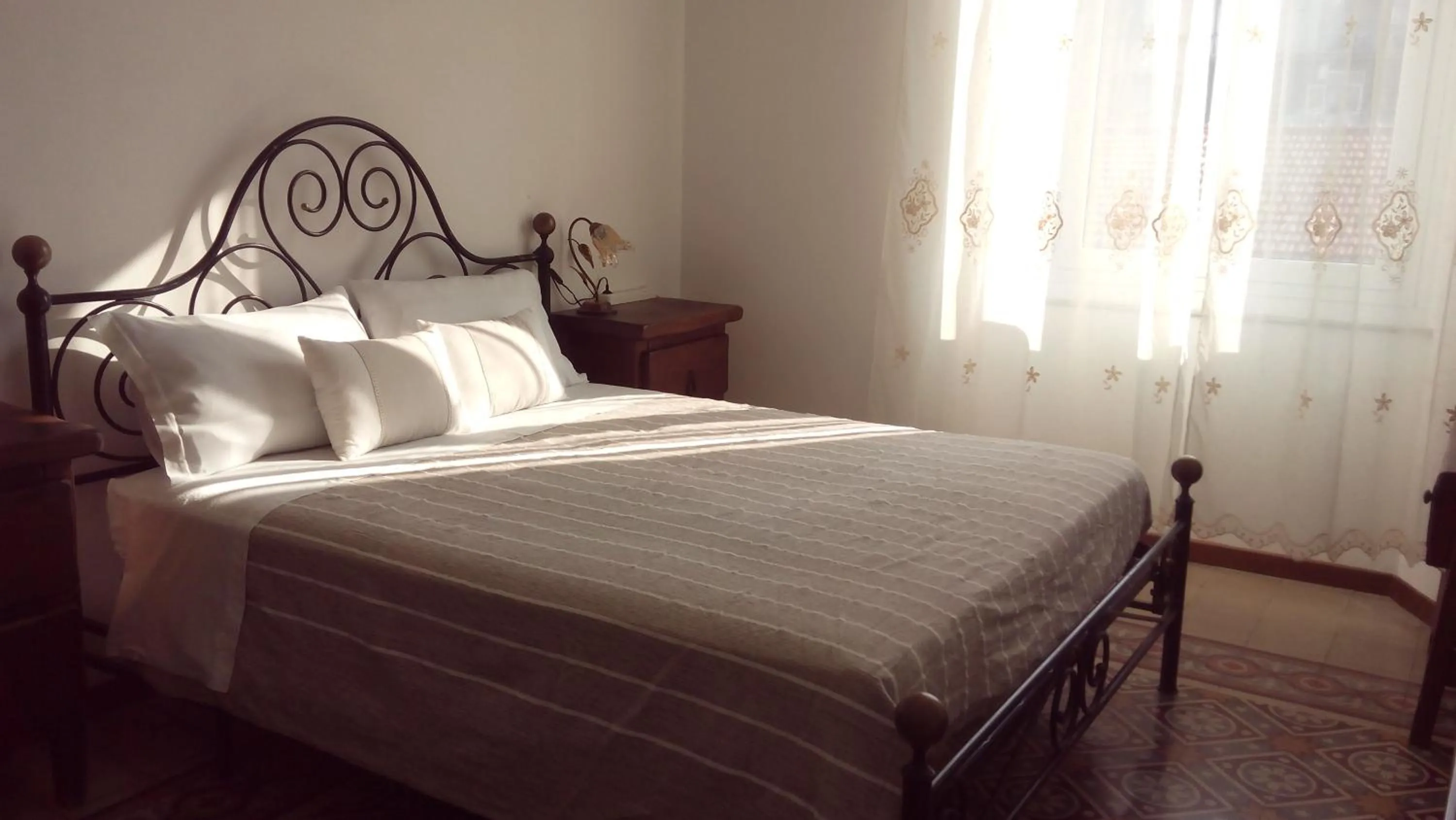 Bedroom, Bed in I Colori del Mercato