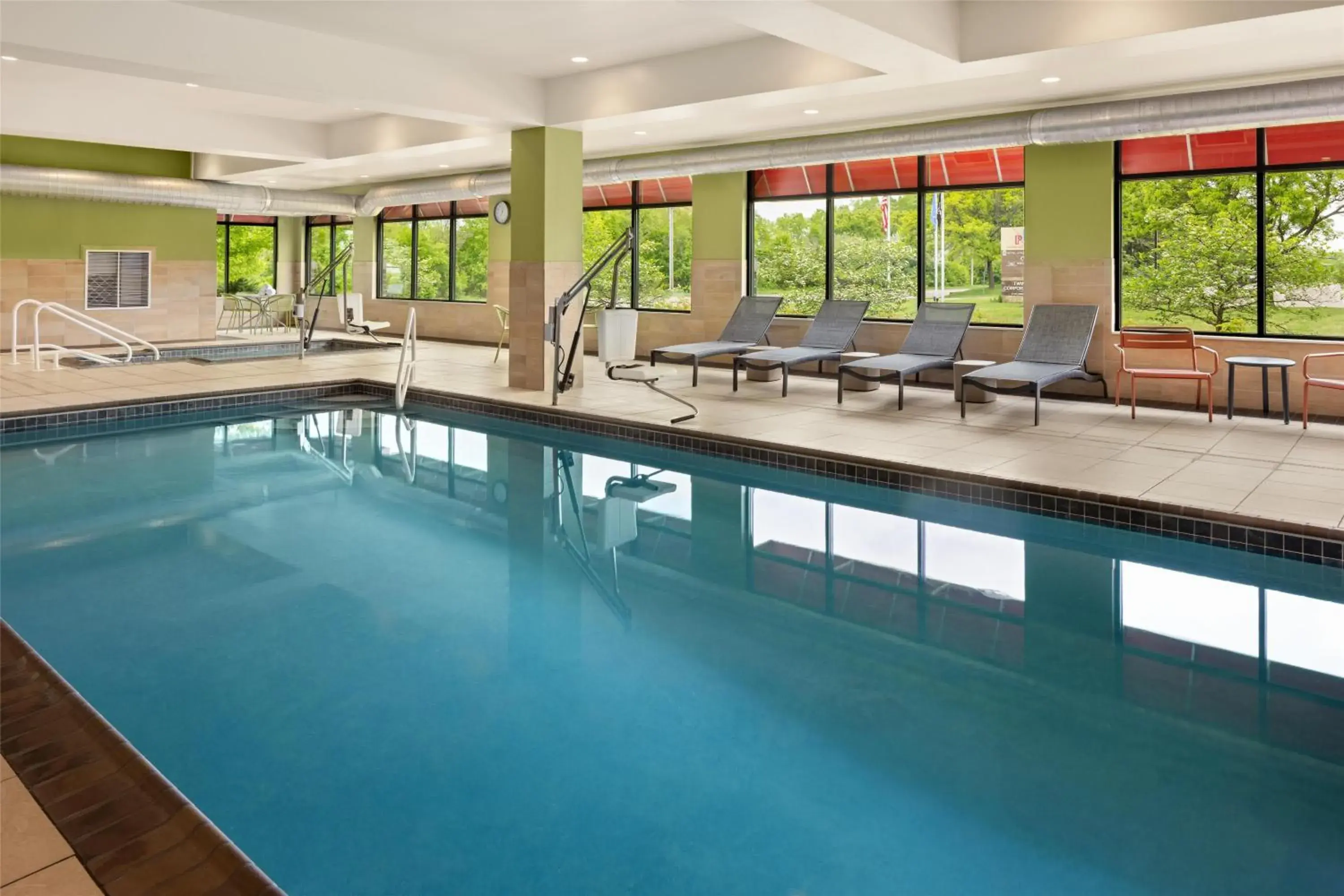 Pool view in Hampton Inn Minneapolis-Roseville,MN Pool view in Hampton Inn Minneapolis-Roseville,MN