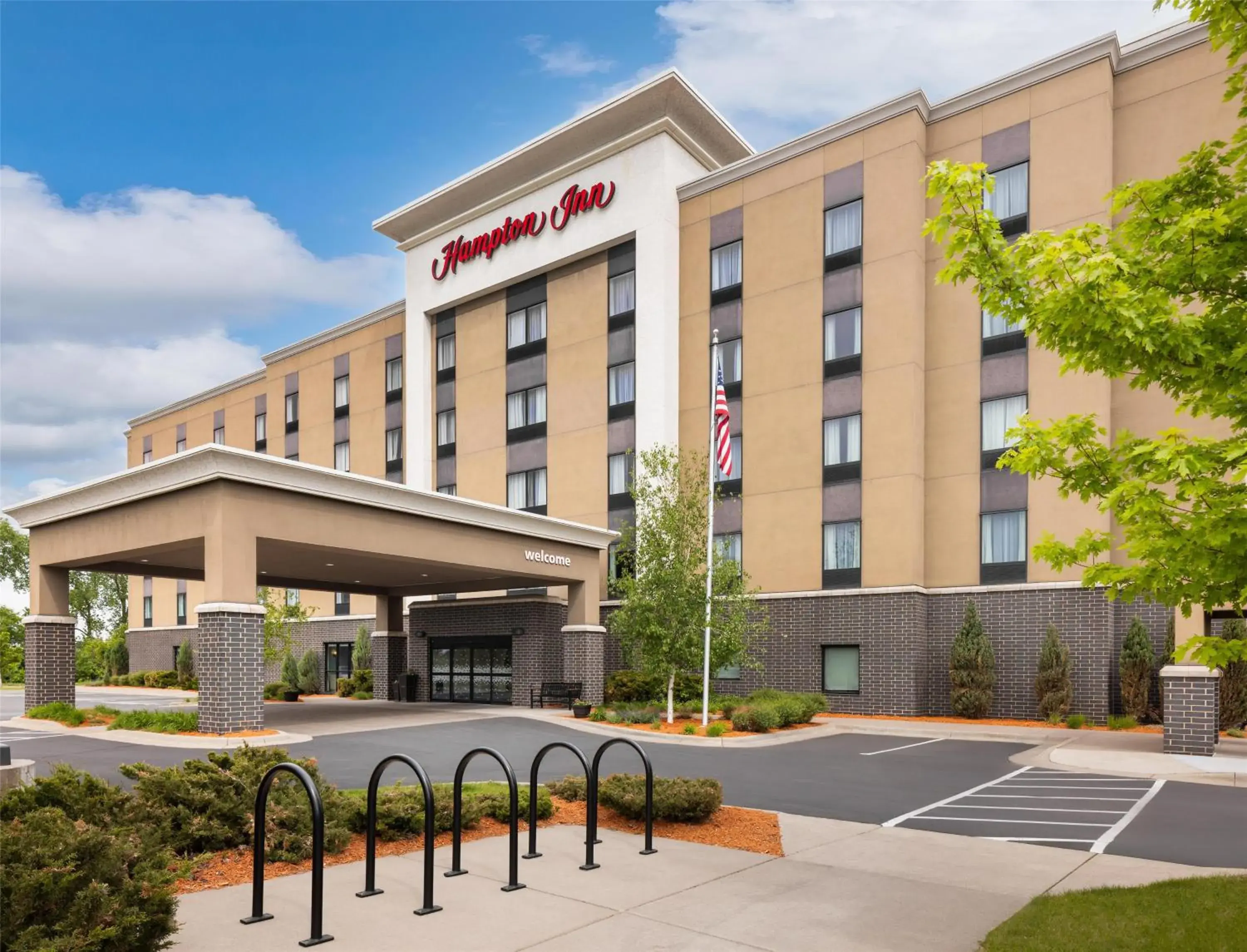 Property building in Hampton Inn Minneapolis-Roseville,MN Property building in Hampton Inn Minneapolis-Roseville,MN