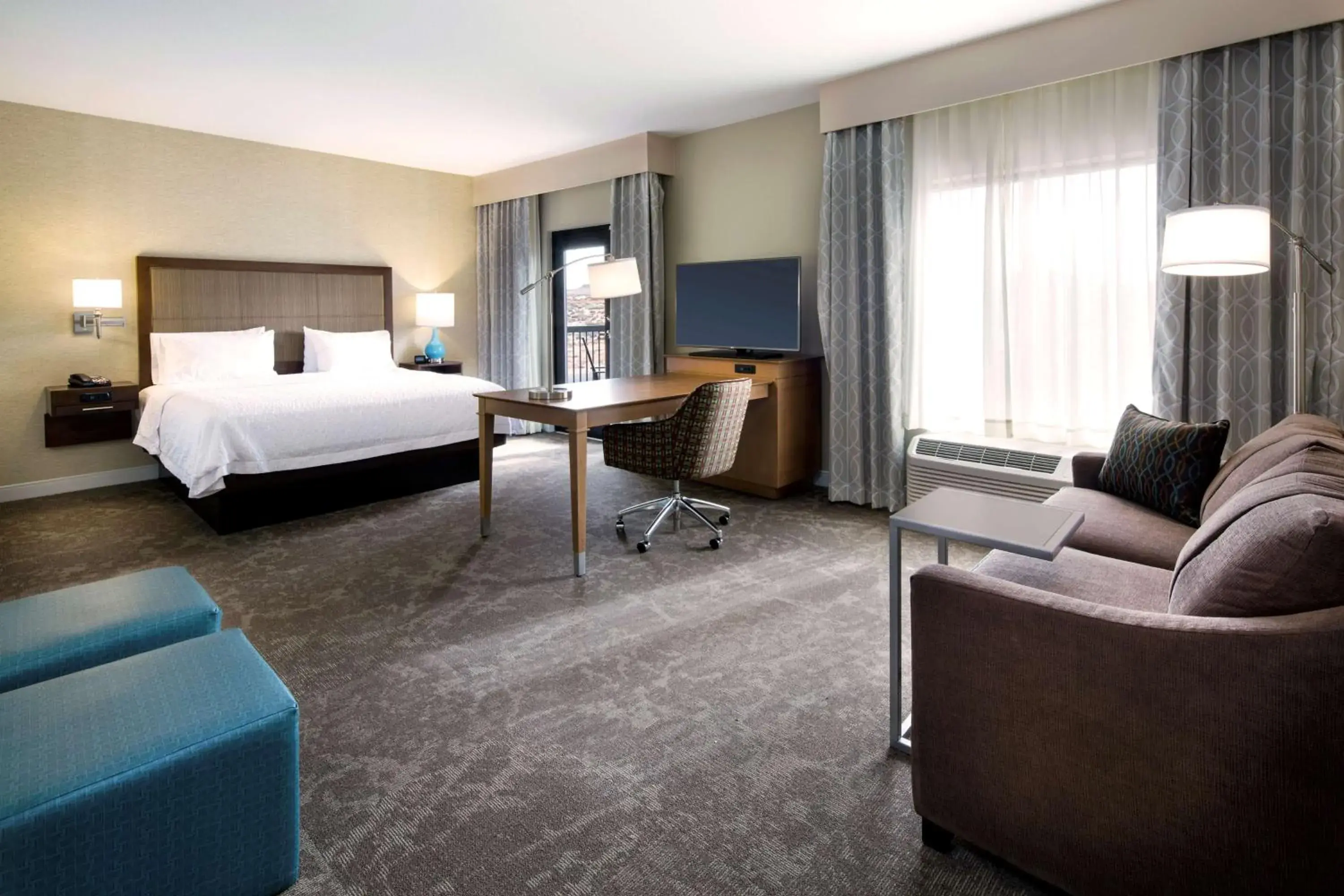 Bed in Hampton Inn & Suites Page - Lake Powell Bed in Hampton Inn & Suites Page - Lake Powell