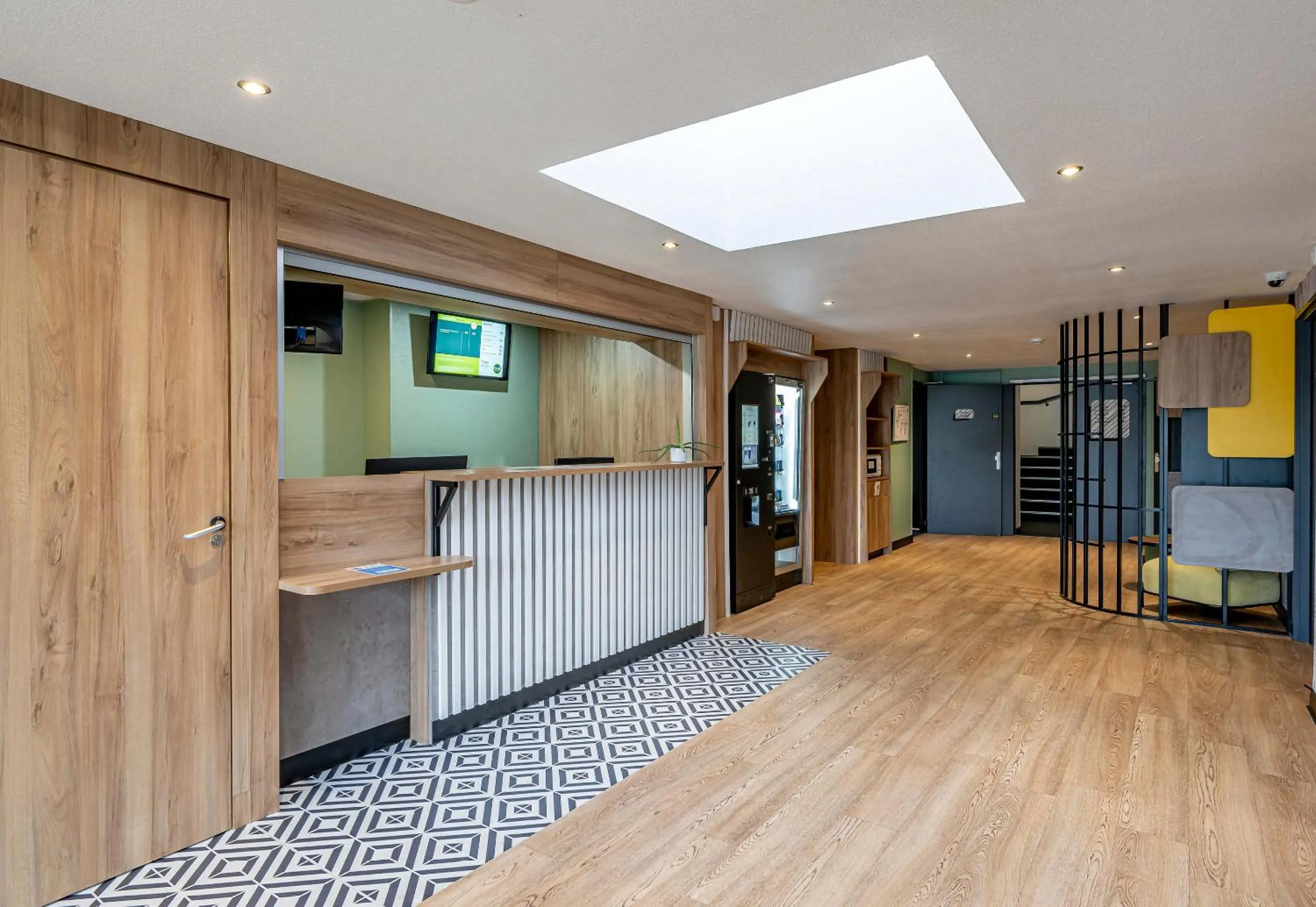 Lobby or reception in B&B HOTEL Bordeaux Mérignac Aéroport