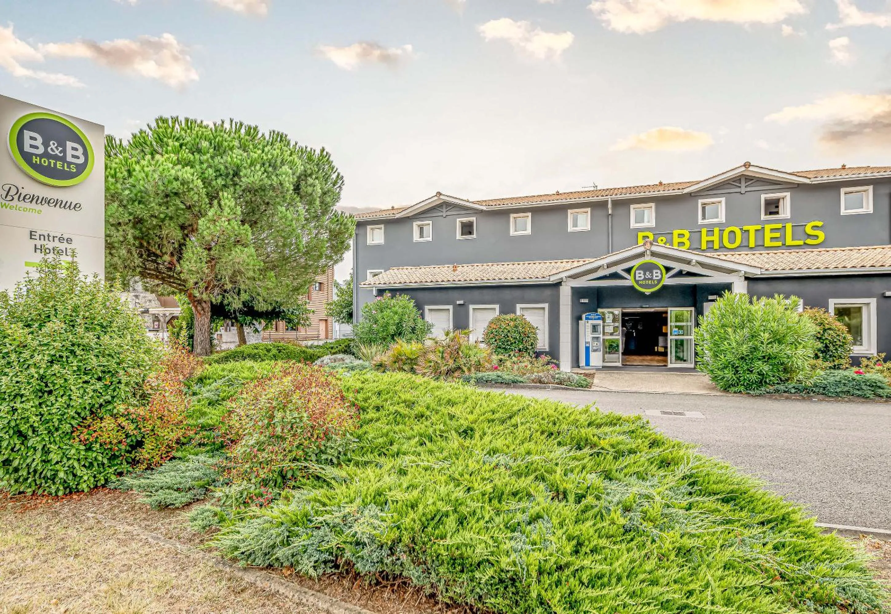 Property building in B&B HOTEL Bordeaux Mérignac Aéroport