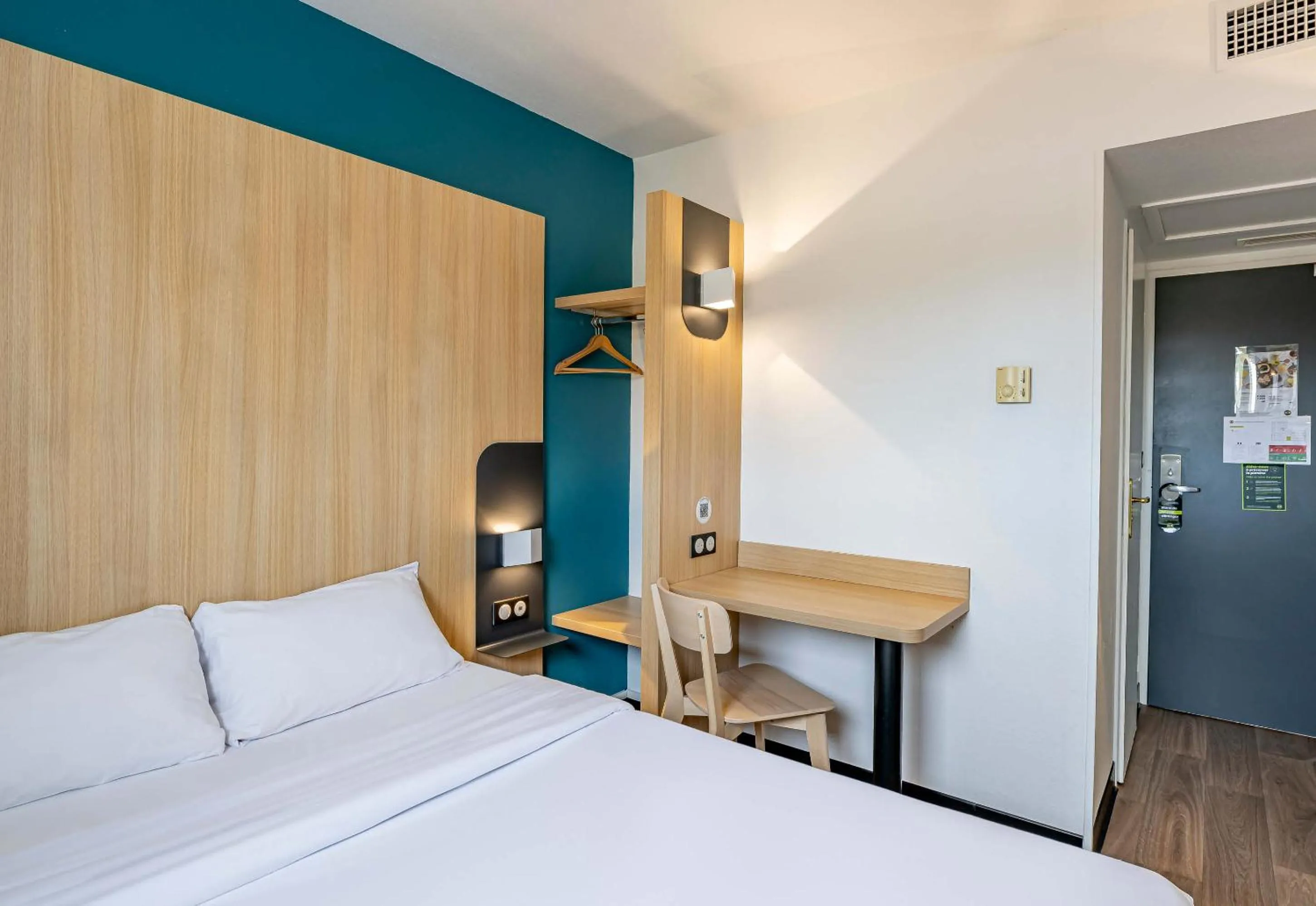 Bedroom, Bed in B&B HOTEL Bordeaux Mérignac Aéroport