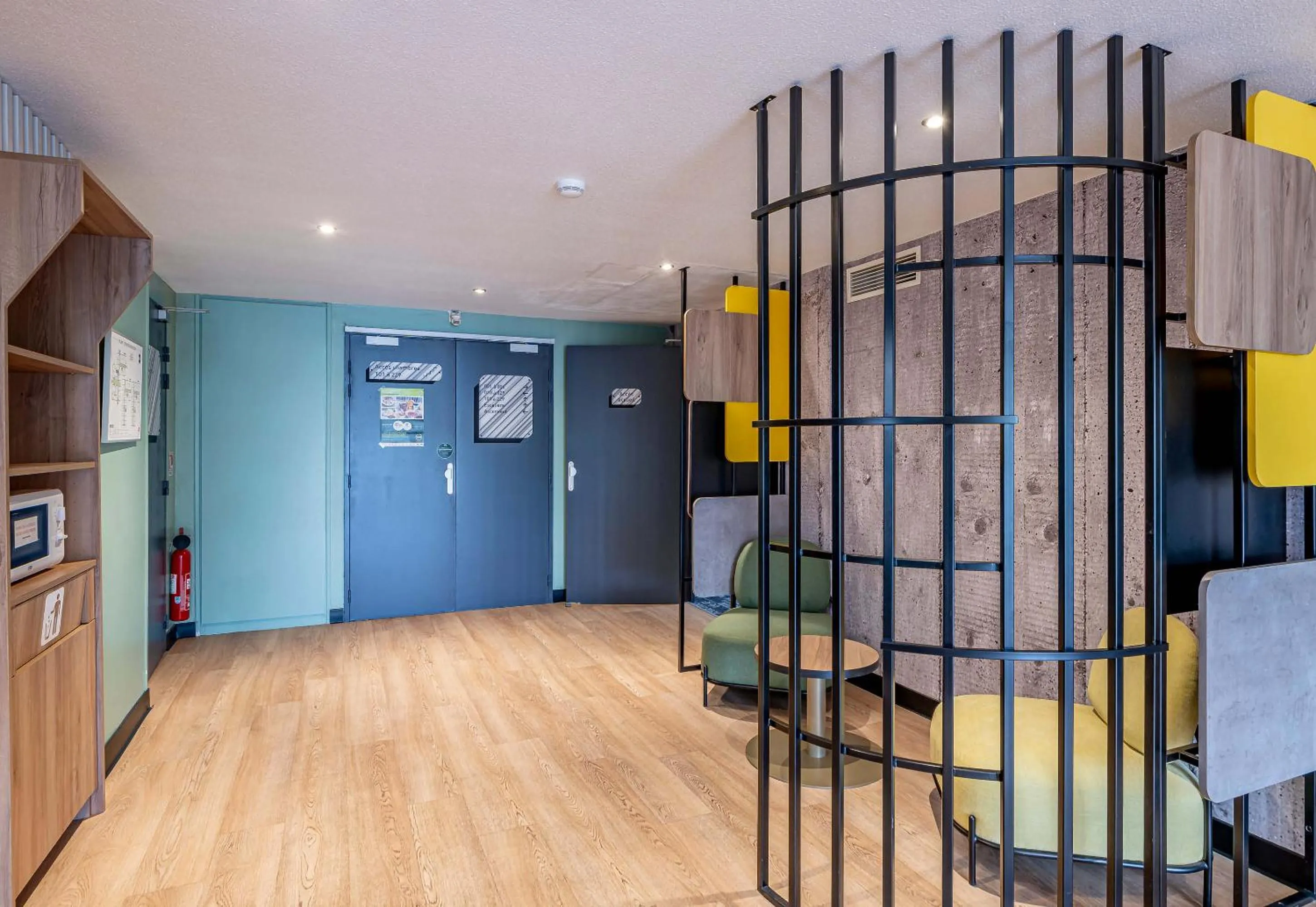 Lobby or reception in B&B HOTEL Bordeaux Mérignac Aéroport