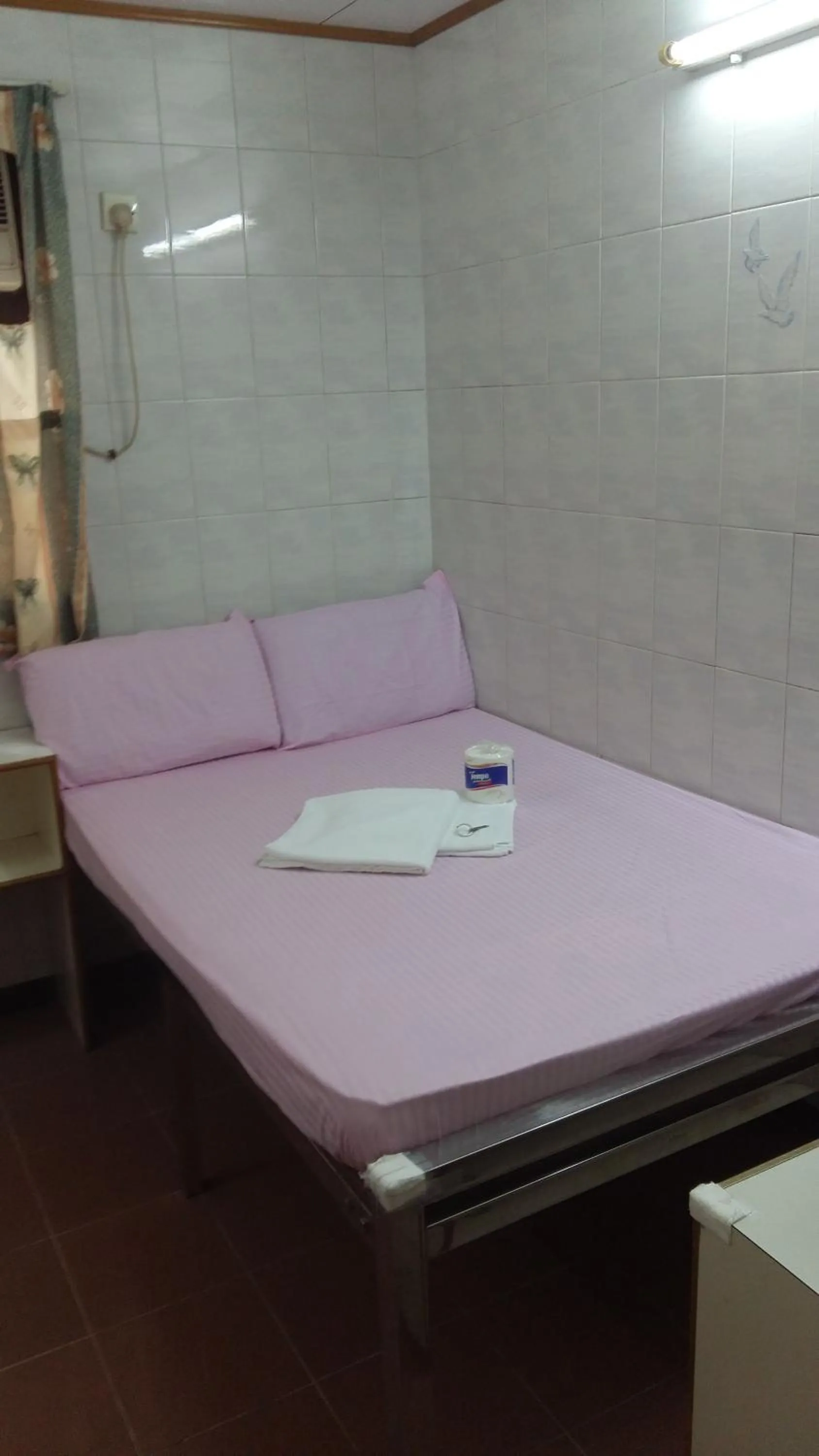 Bed in New Yan Yan Guest House reception 9th floor Flat E4 E6