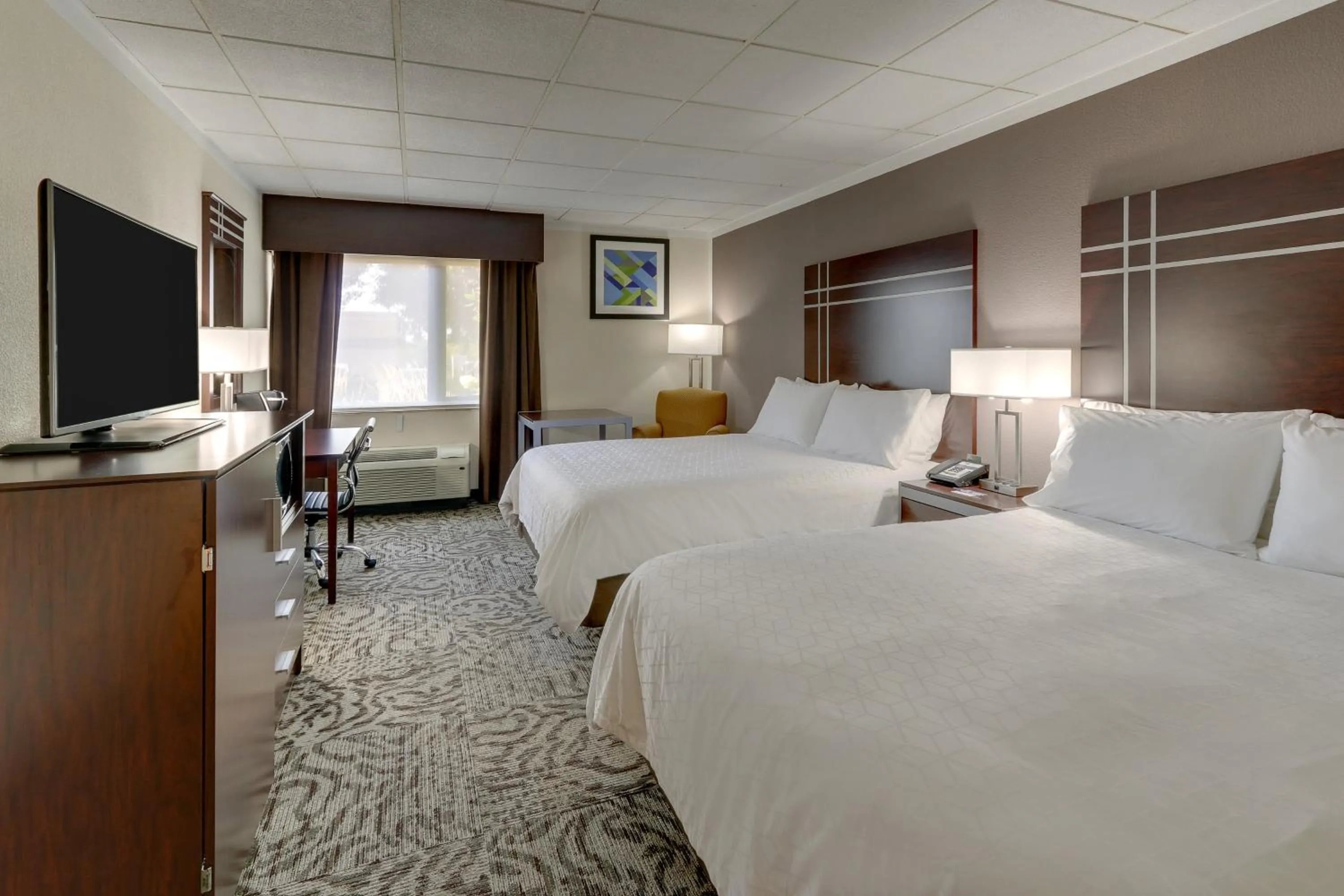 Photo of the whole room, Bed in Holiday Inn Express Aberdeen-Chesapeake House by IHG