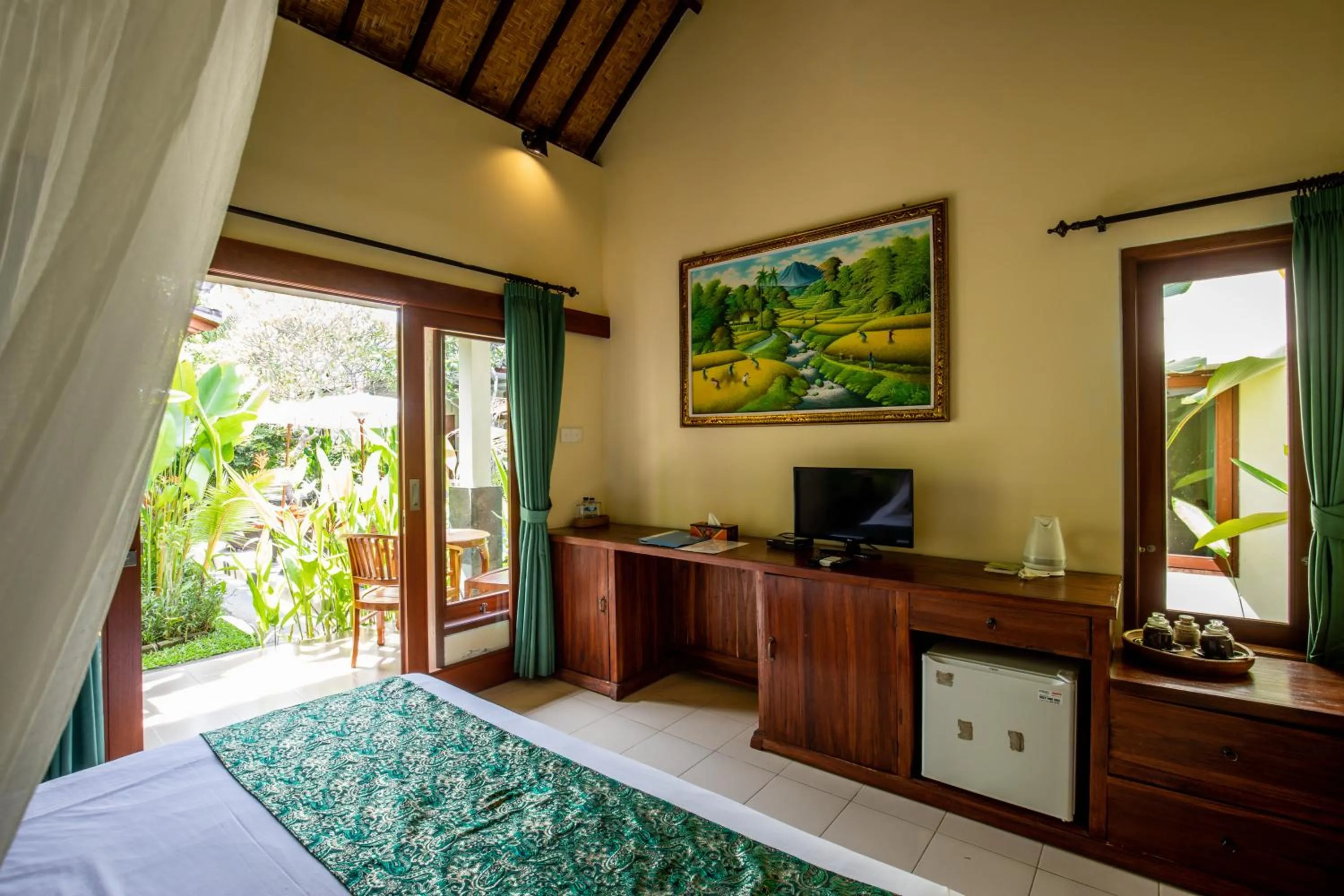Communal lounge/ TV room in Sisin Ubud View