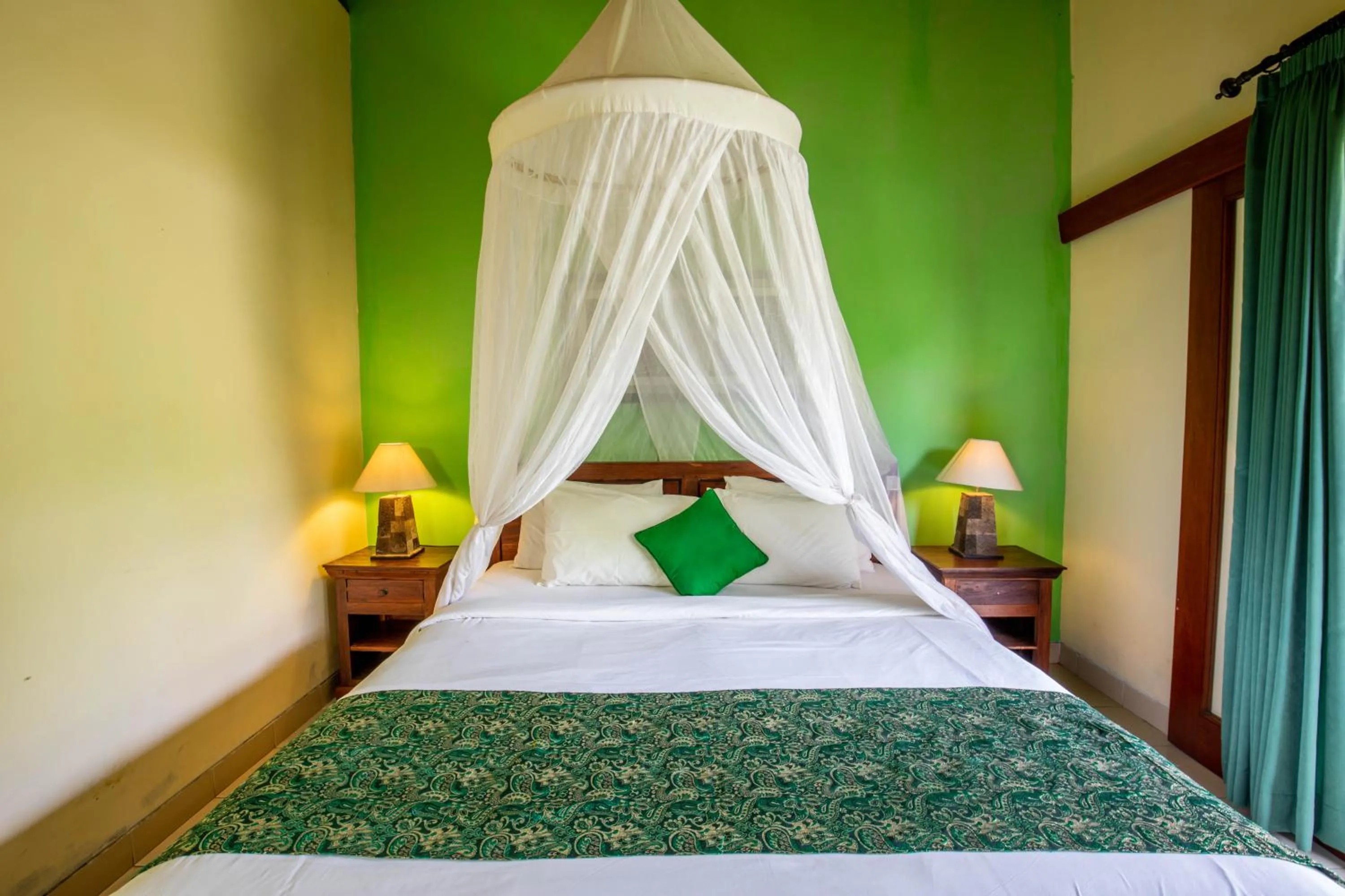 Bed in Sisin Ubud View
