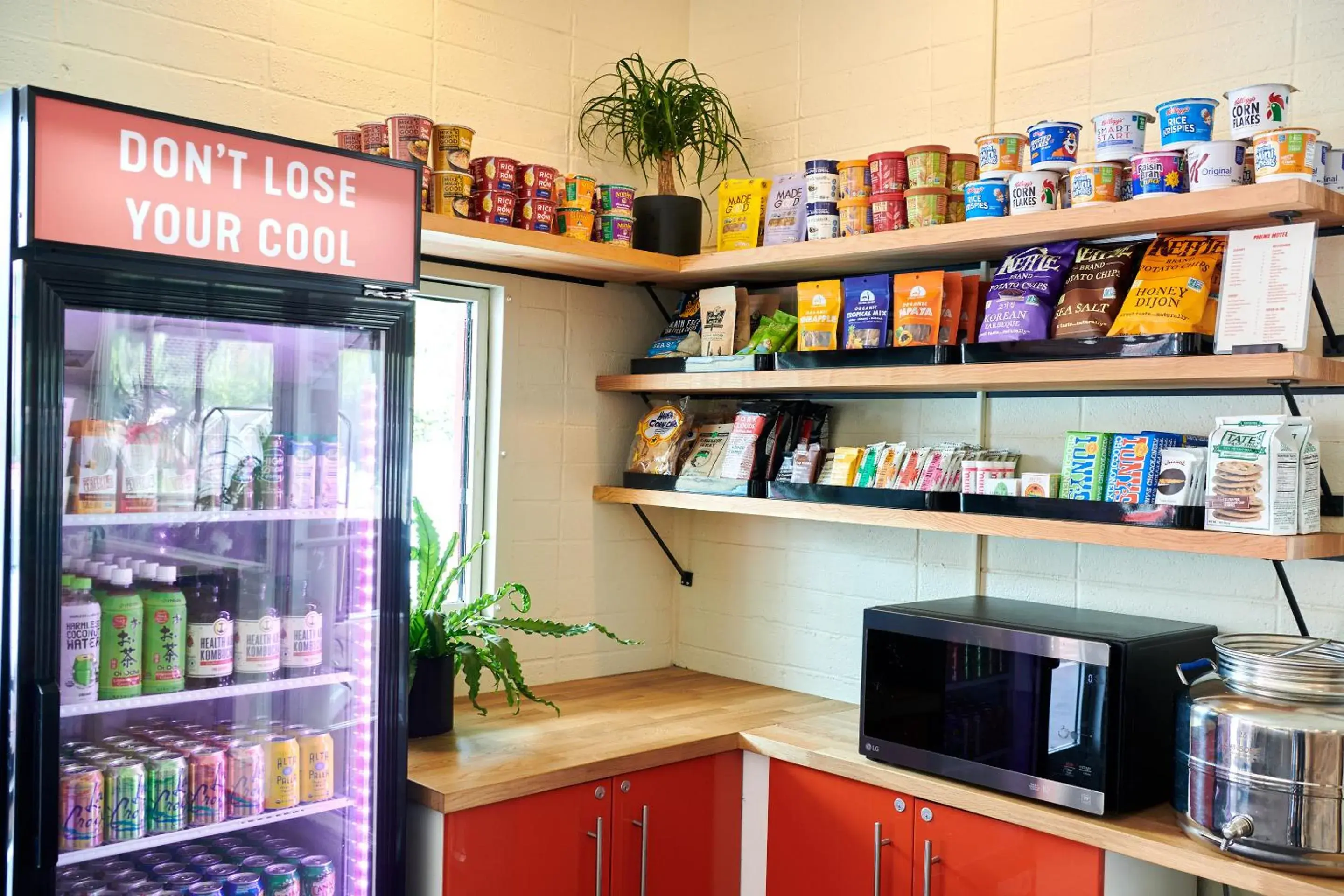 Food and drinks in Phoenix Hotel Food and drinks in Phoenix Hotel