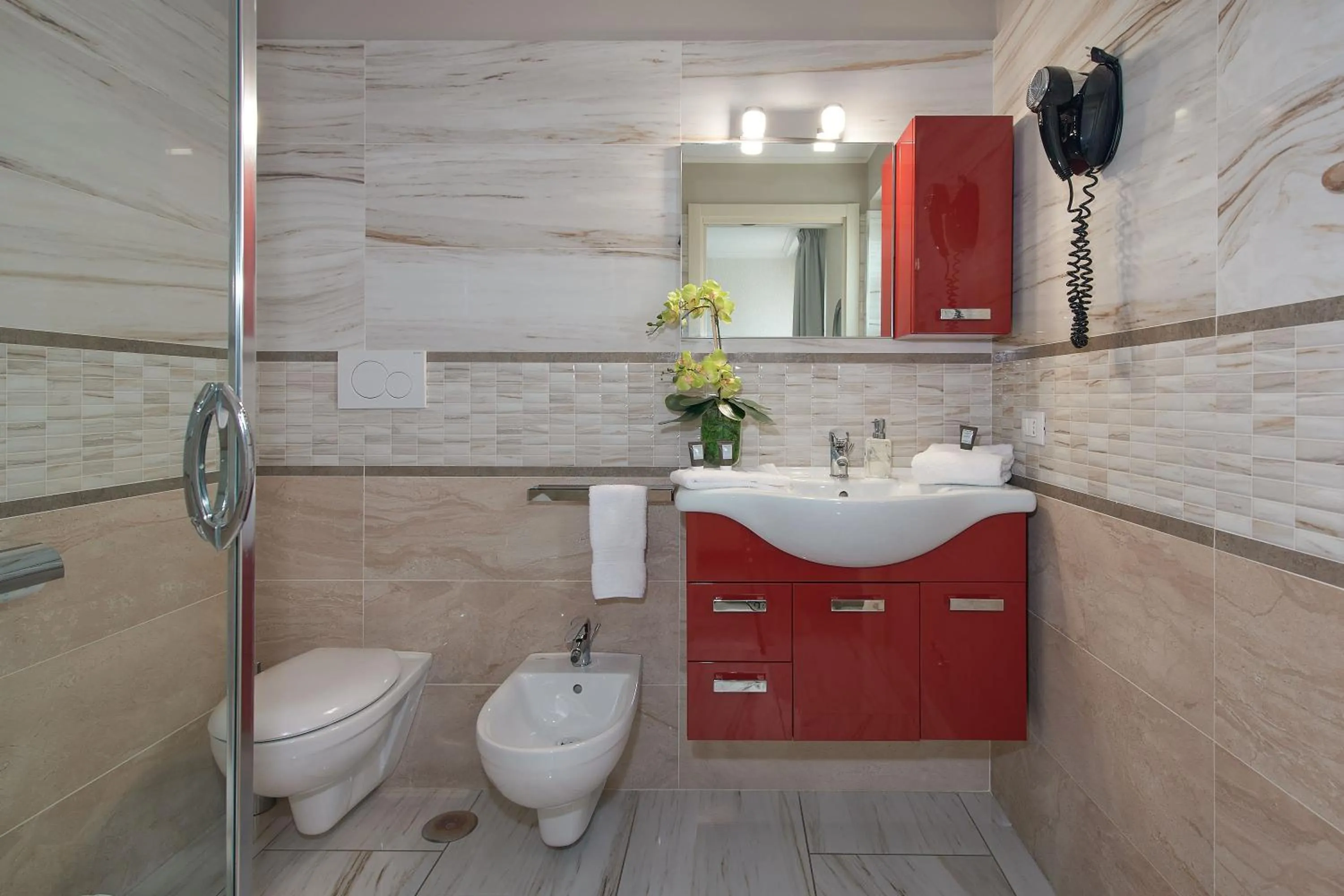 Bathroom in Rome Airport Inn