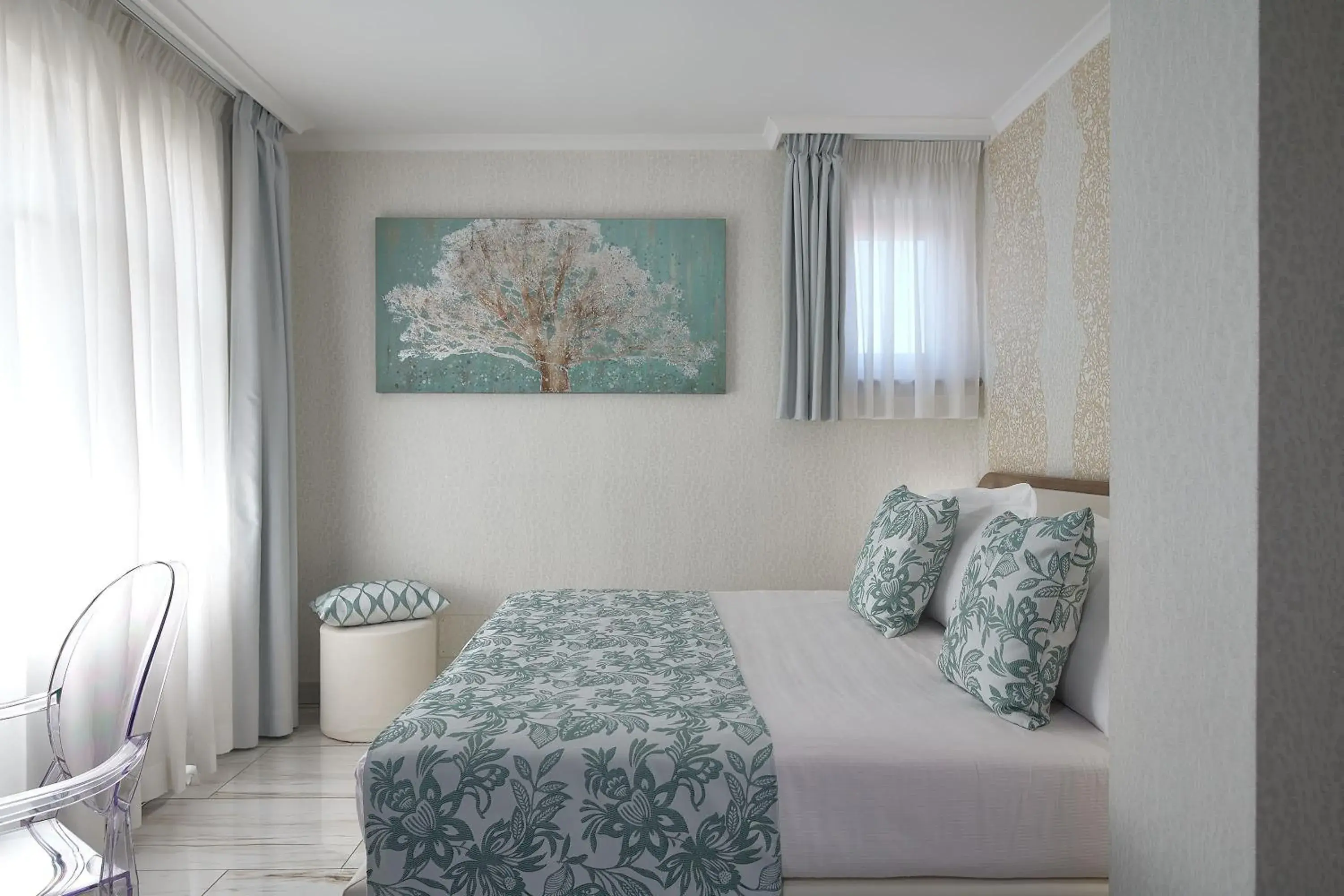 Bedroom, Bed in Rome Airport Inn Bedroom, Bed in Rome Airport Inn