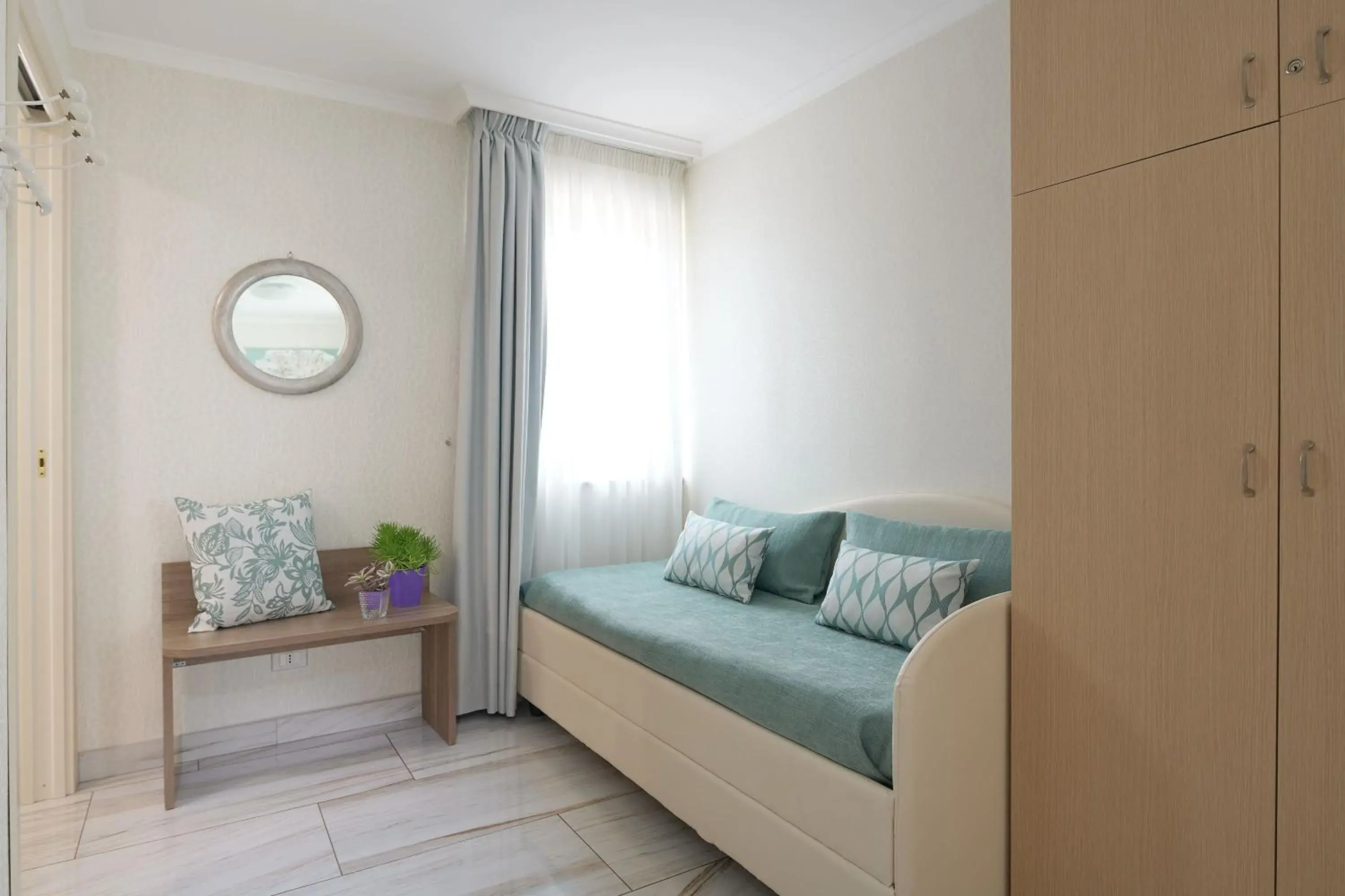 bunk bed, Bed in Rome Airport Inn bunk bed, Bed in Rome Airport Inn