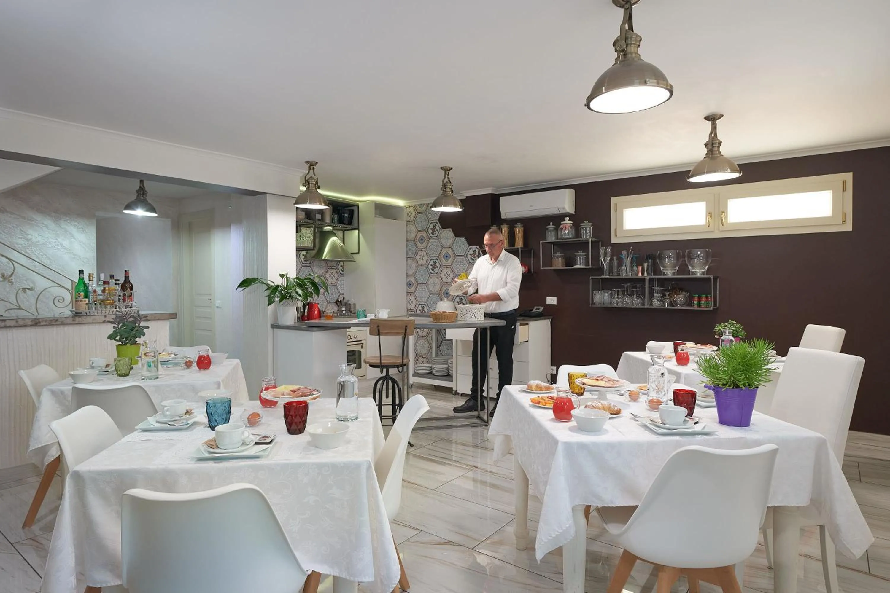 Staff in Rome Airport Inn