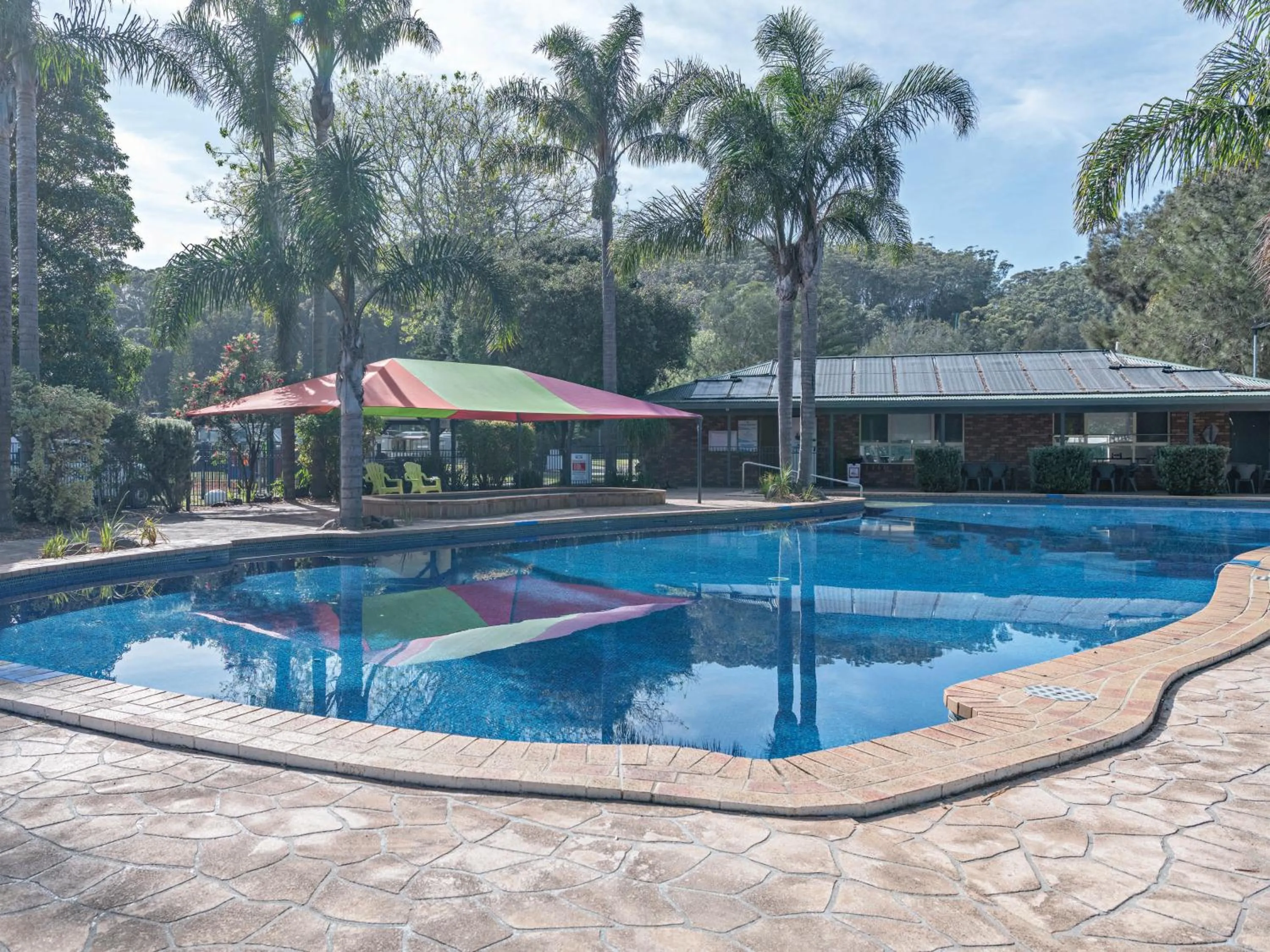 Swimming pool in Barlings Beach Holiday Park
