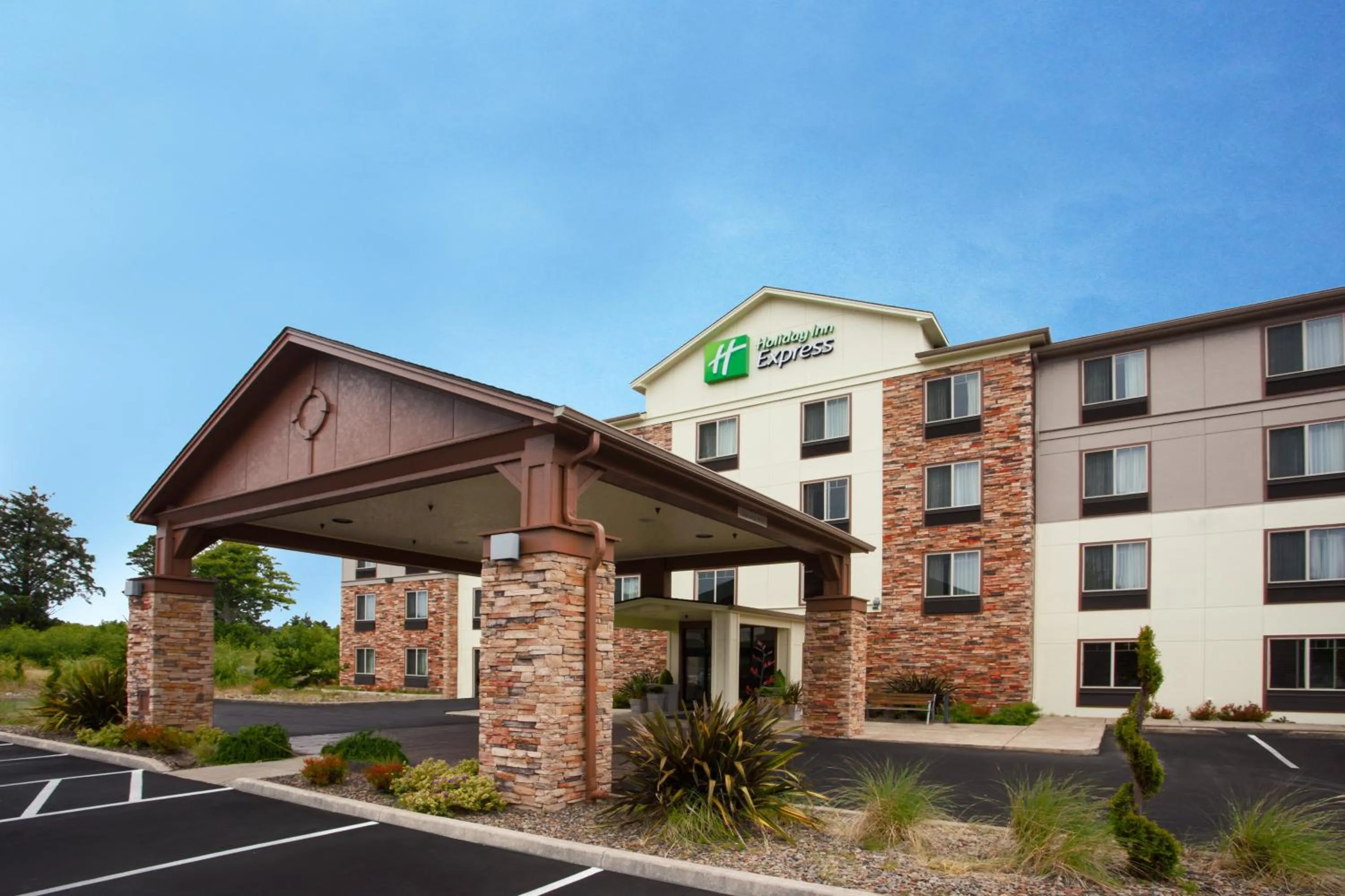 Property building in Holiday Inn Express Newport by IHG