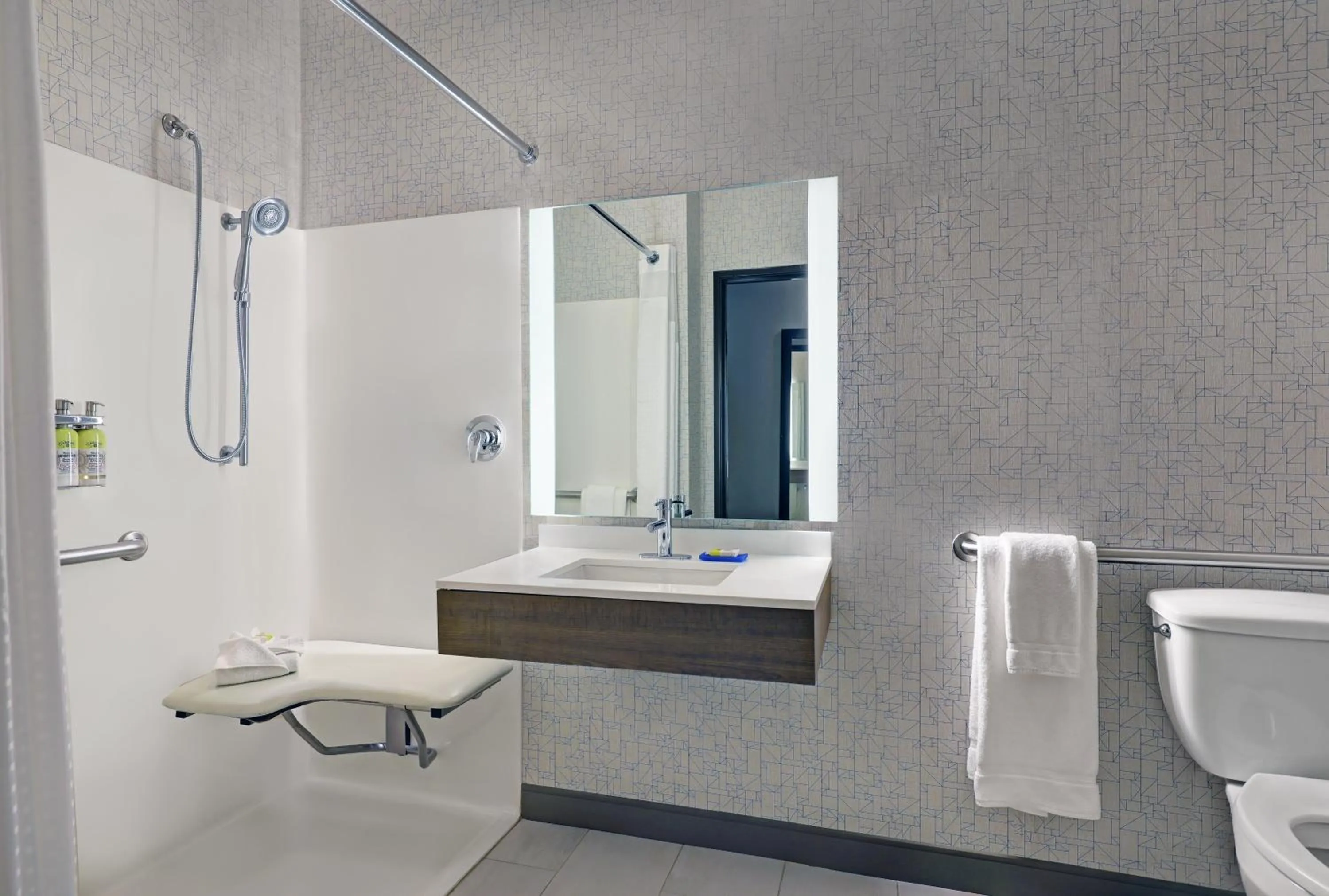 Photo of the whole room in Holiday Inn Express Newport by IHG