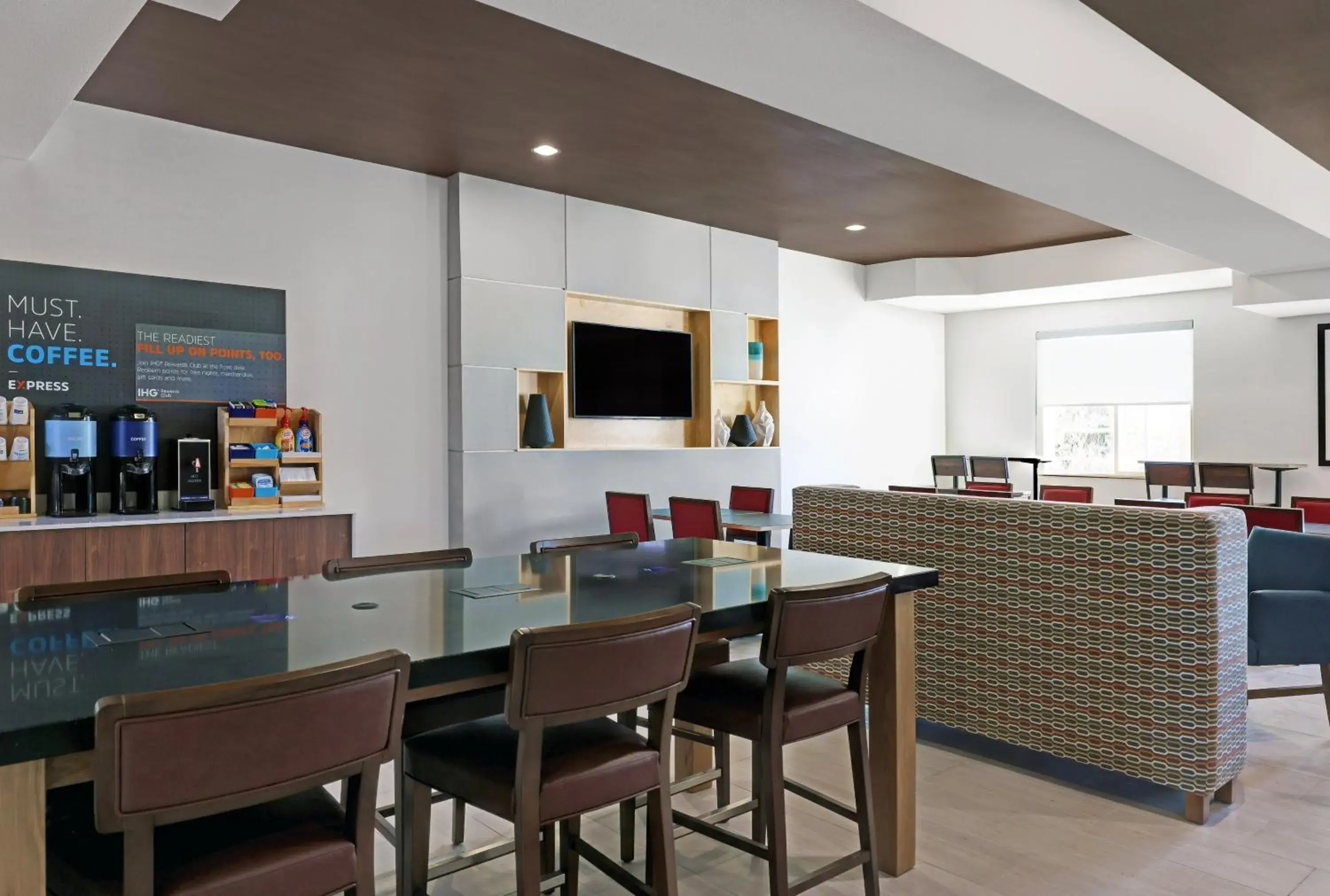 Lobby or reception in Holiday Inn Express Newport by IHG Lobby or reception in Holiday Inn Express Newport by IHG