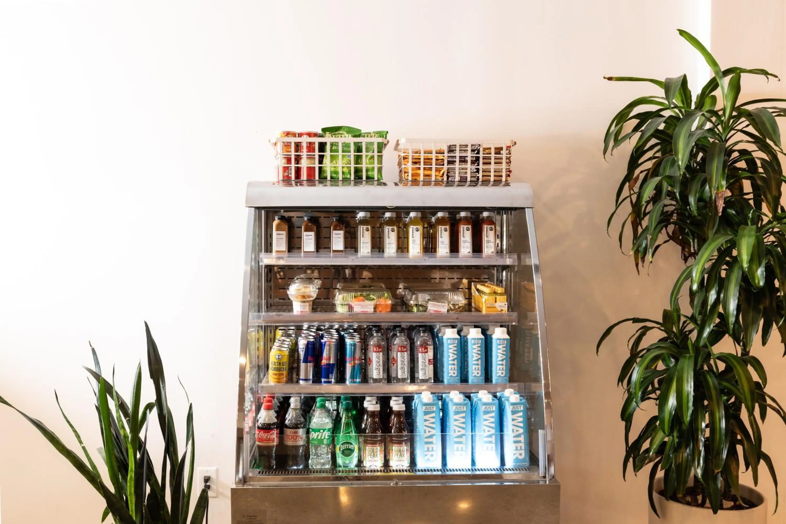 Restaurant/places to eat in Hotel Burbank