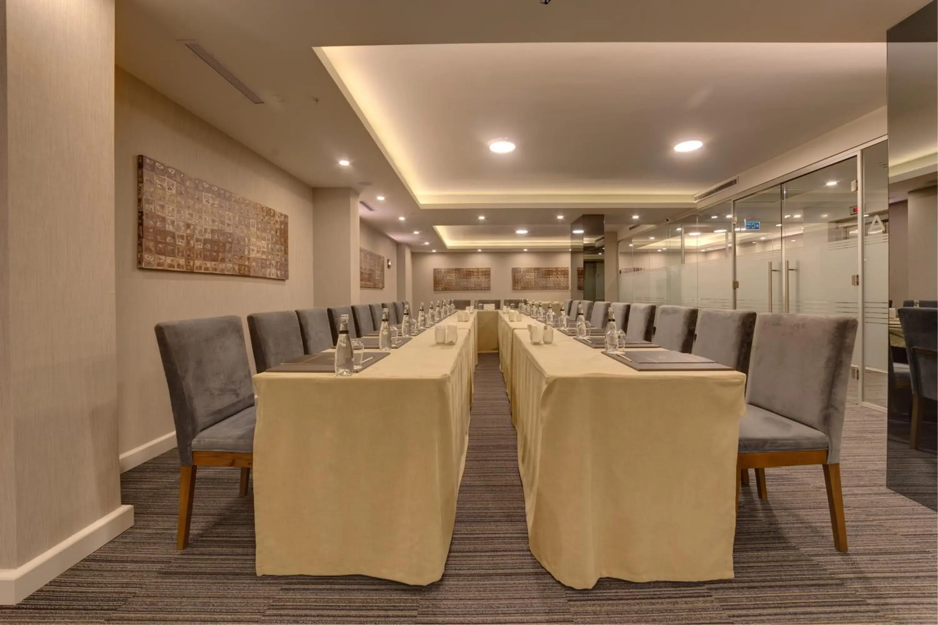 Food and drinks in The Menord Hotel Food and drinks in The Menord Hotel