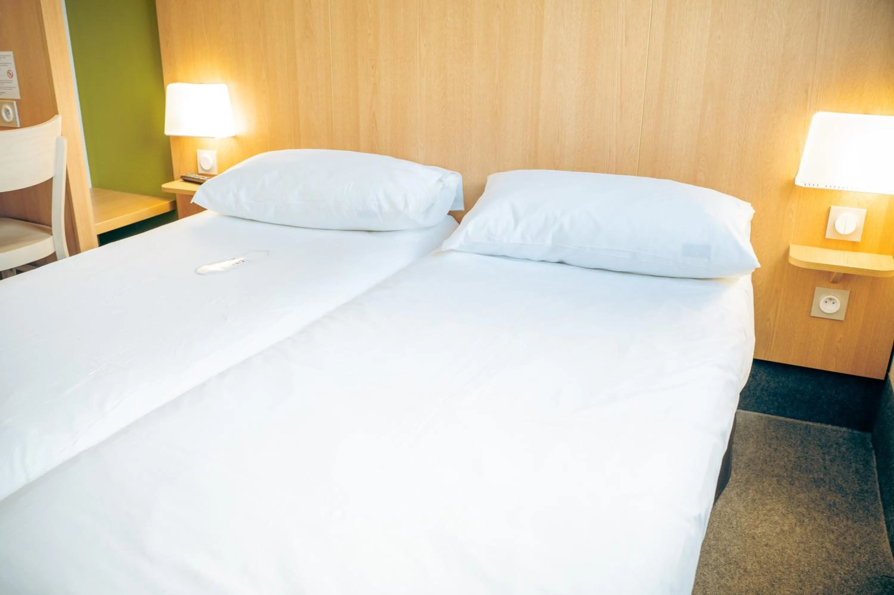 Bed in B&B HOTEL Metz Est Technopole Pôle Santé