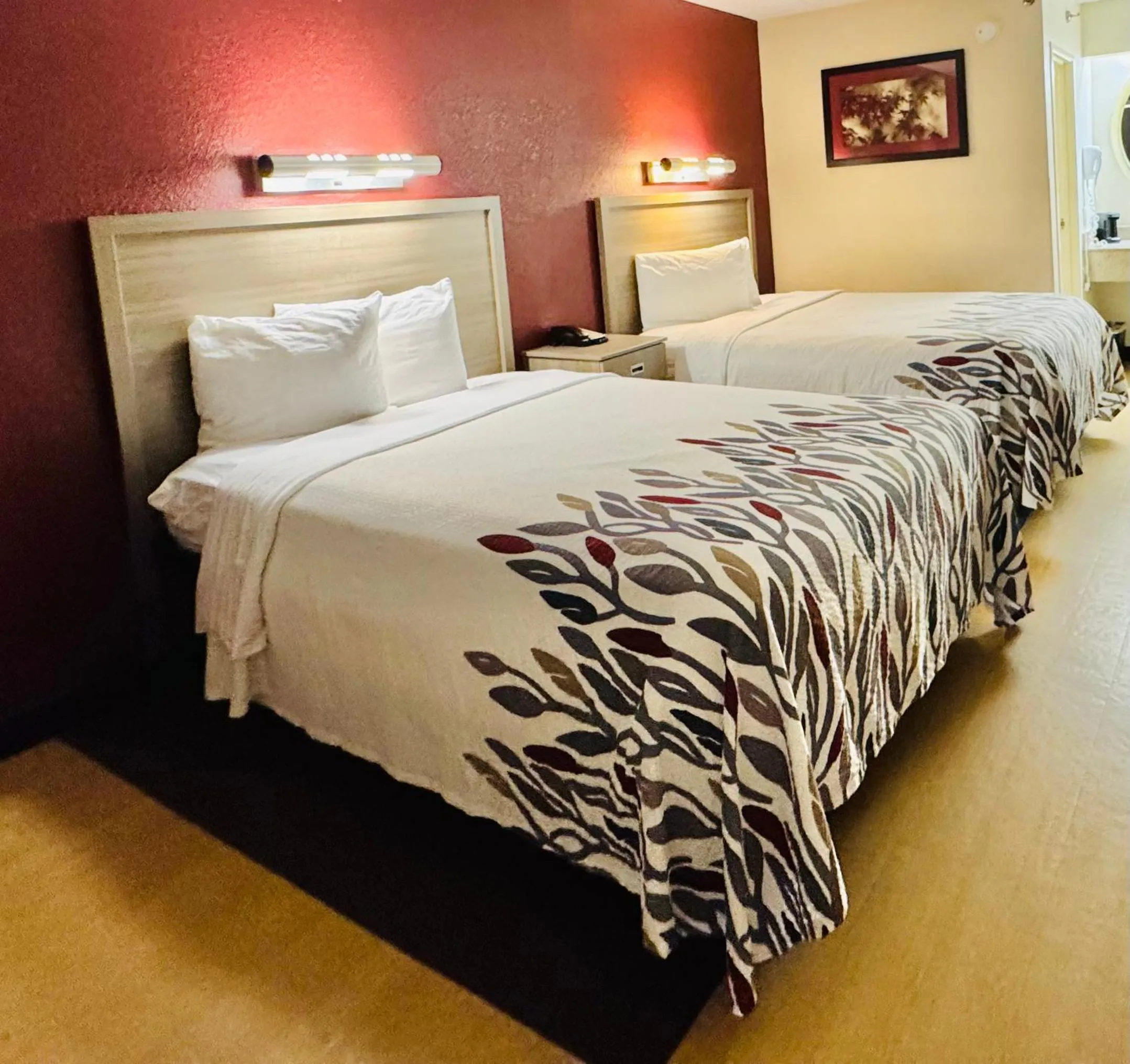 Bed in Red Roof Inn Milford - New Haven