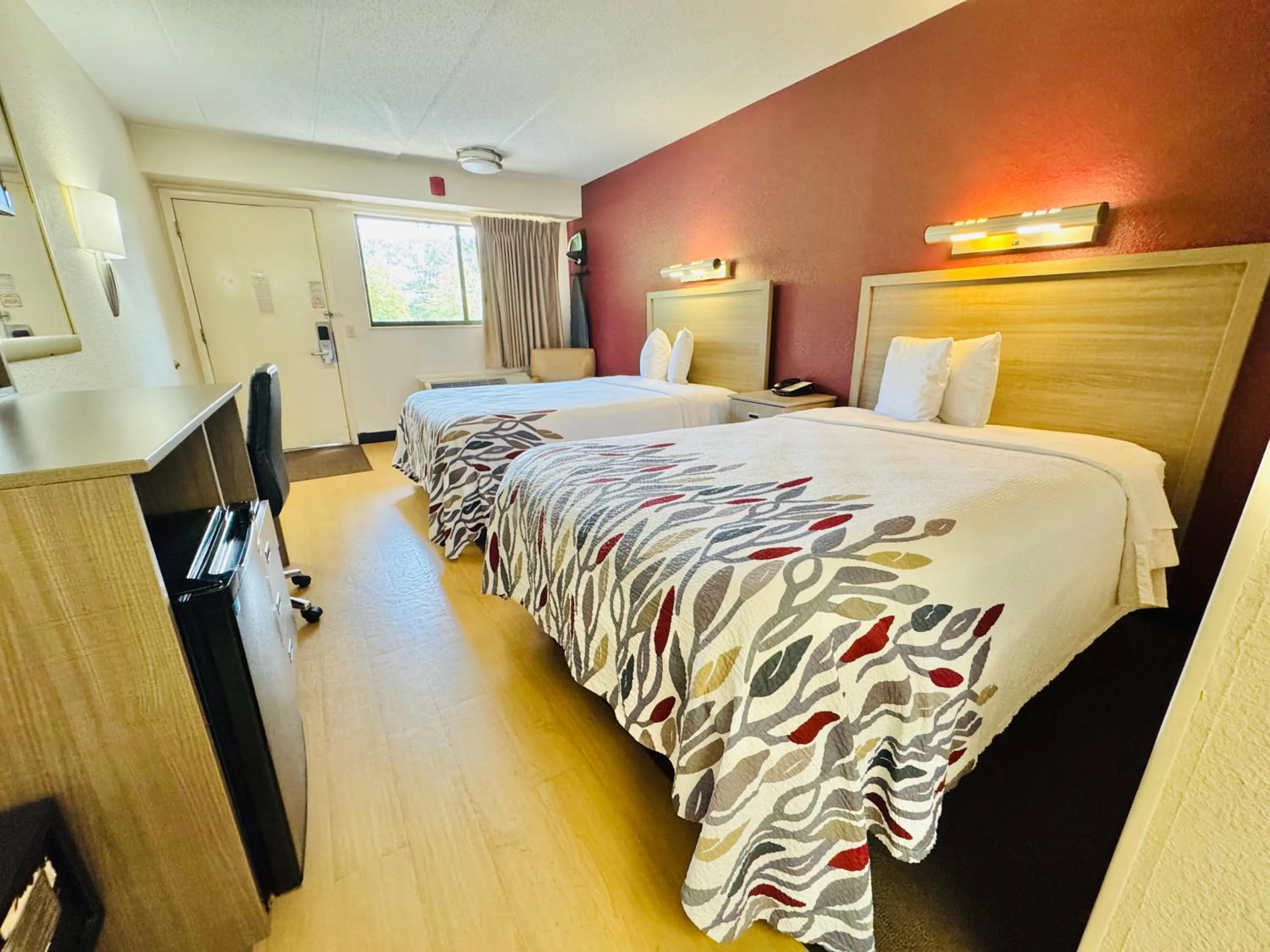 Bedroom, Bed in Red Roof Inn Milford - New Haven