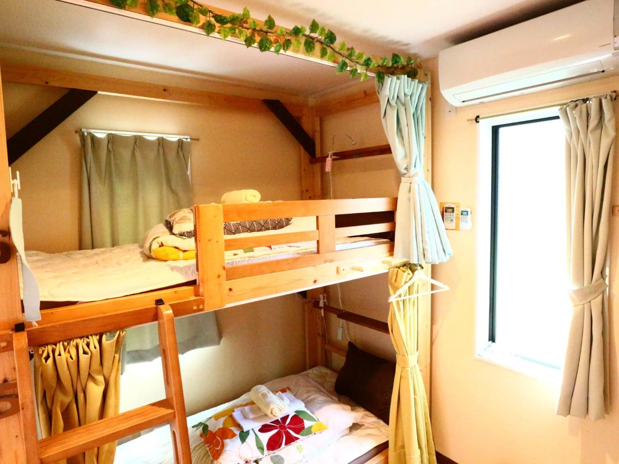 bunk bed, Bed in ホステル富士山 結