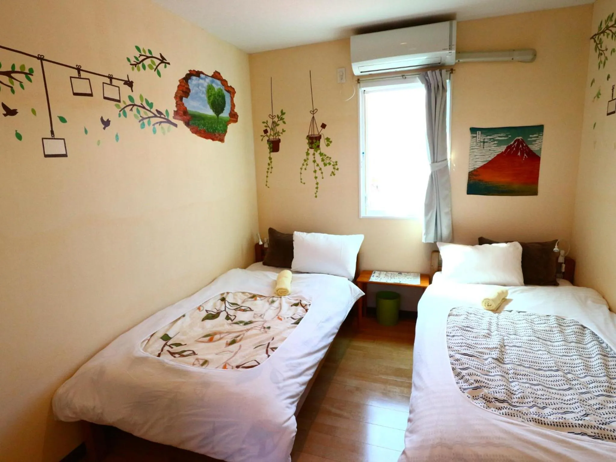 Bedroom, Bed in ホステル富士山 結