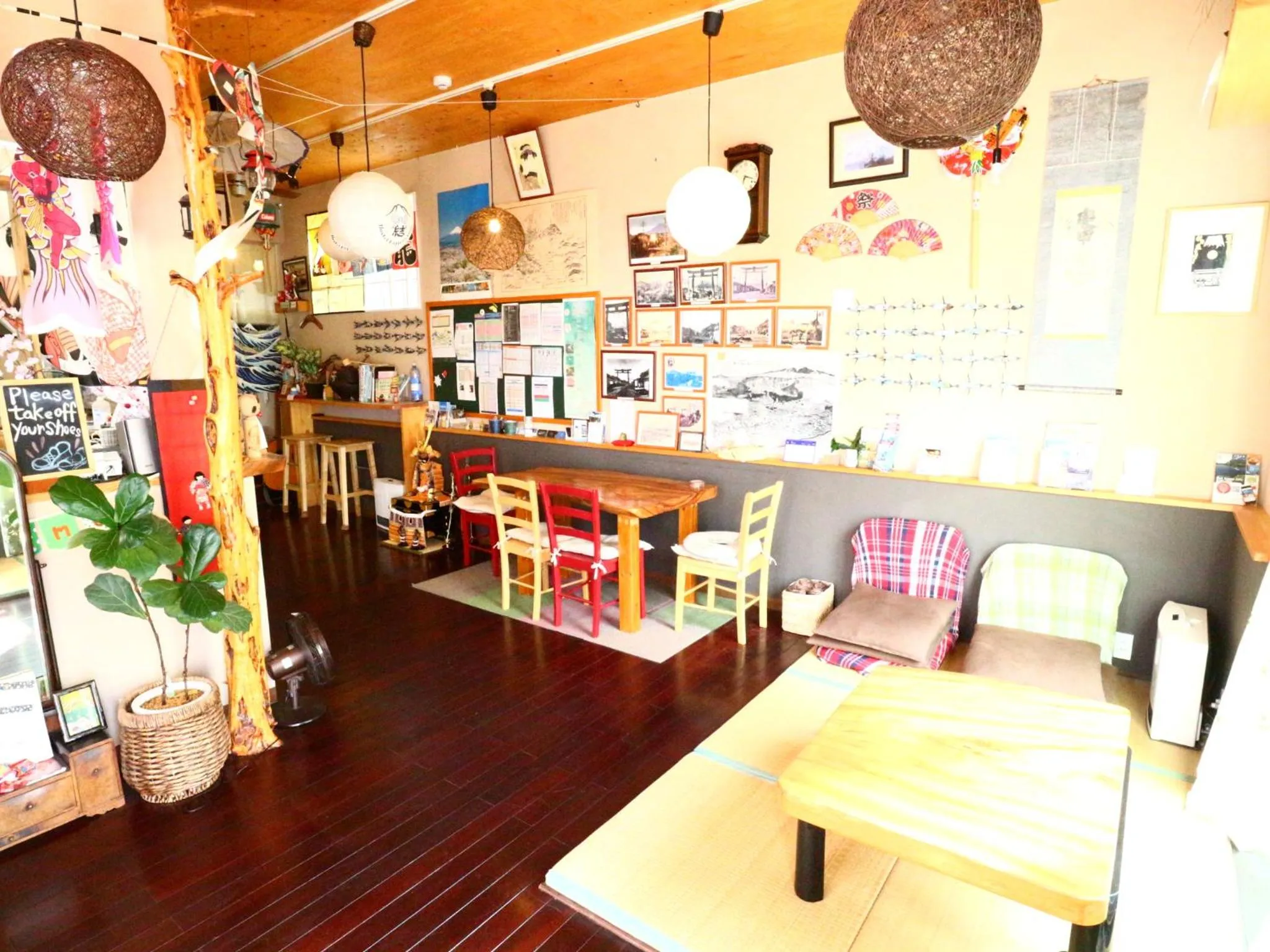 Communal lounge/ TV room in ホステル富士山 結