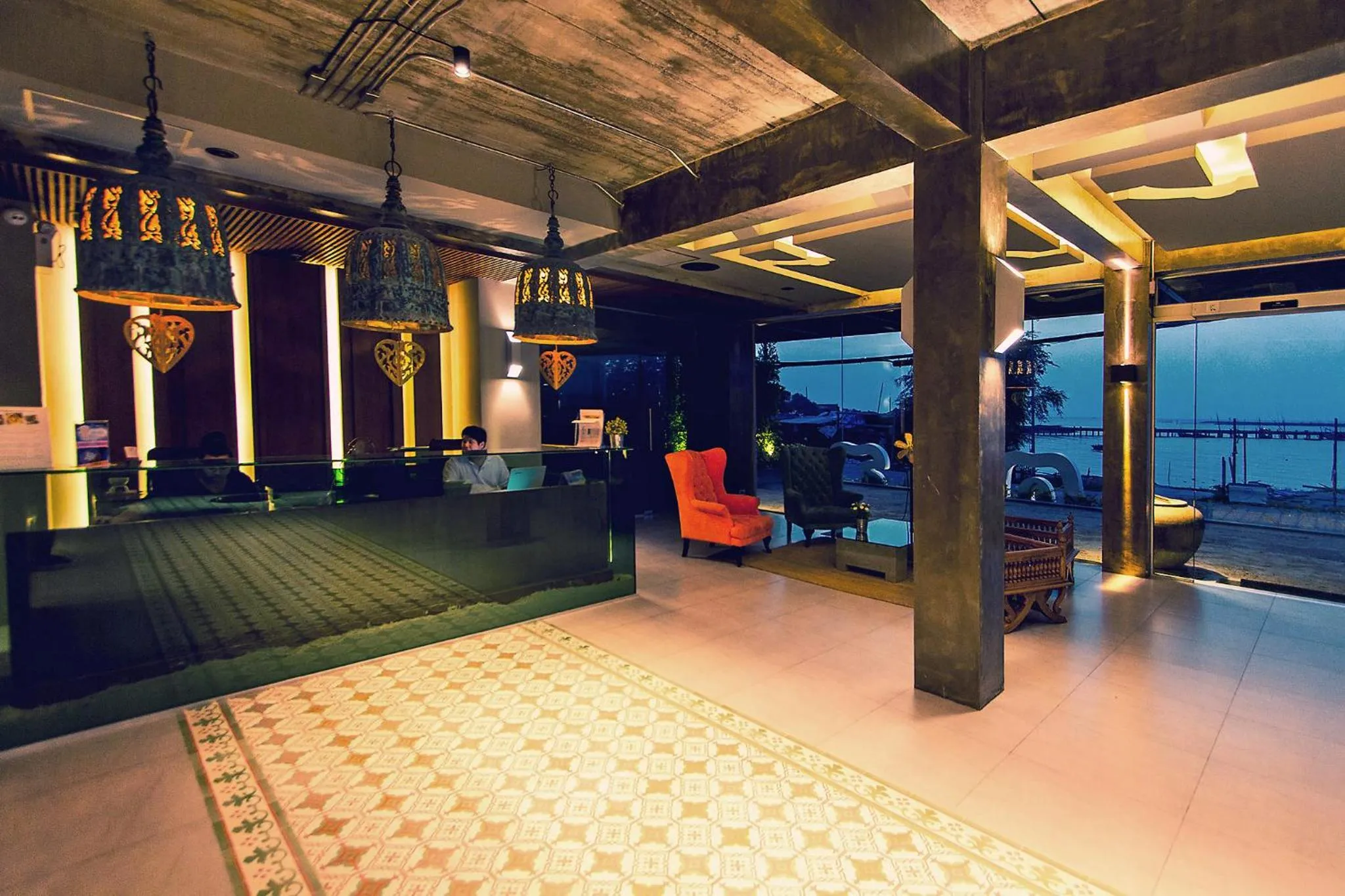 Kroque Boutique & Bistro