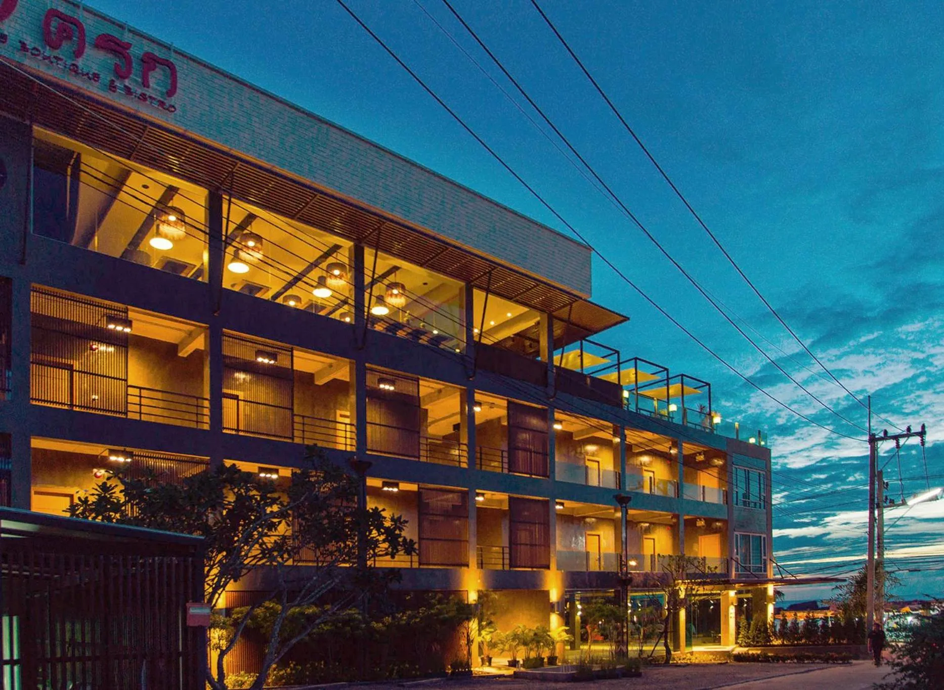 Kroque Boutique & Bistro