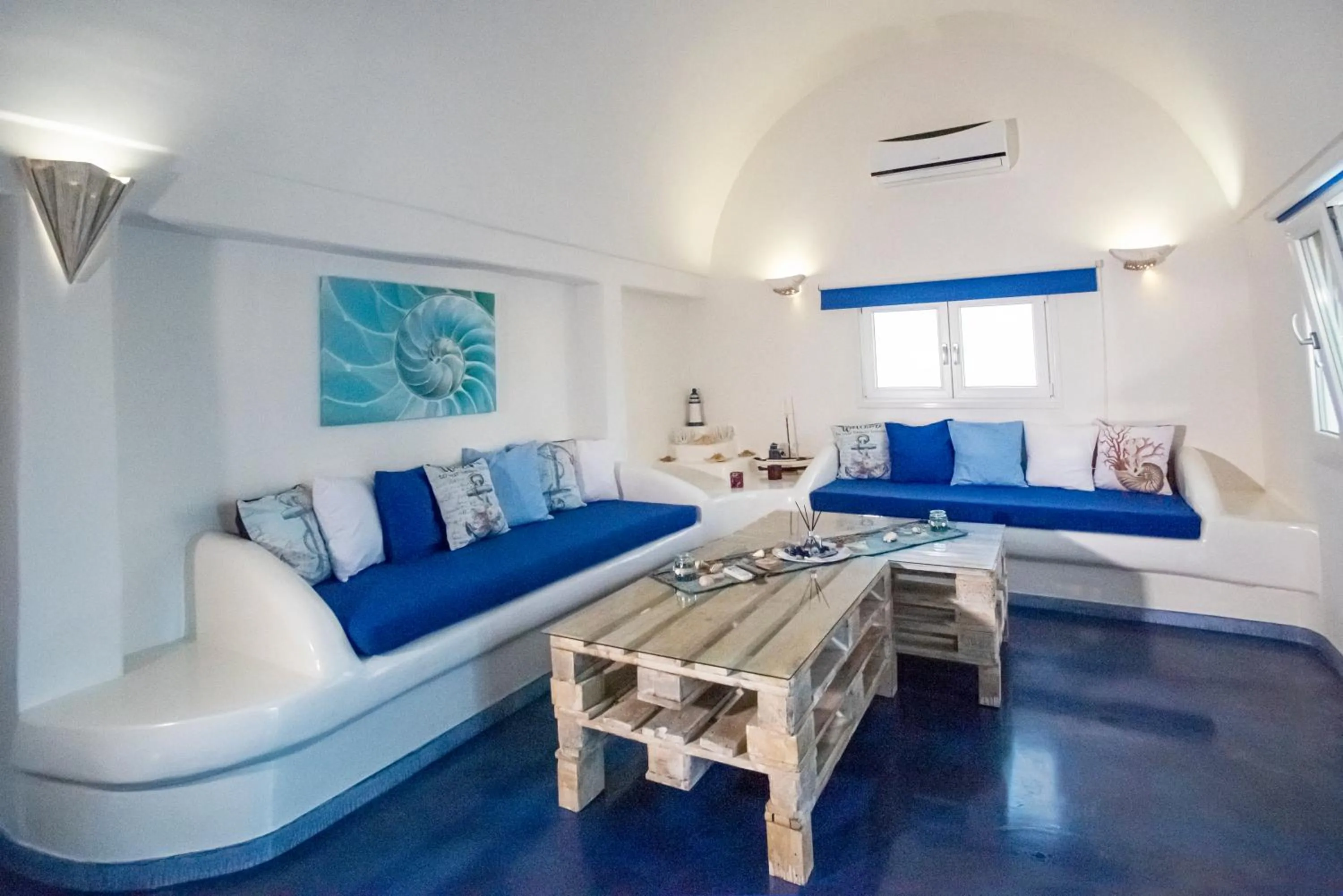 Bed in Blue Dream - Santorini