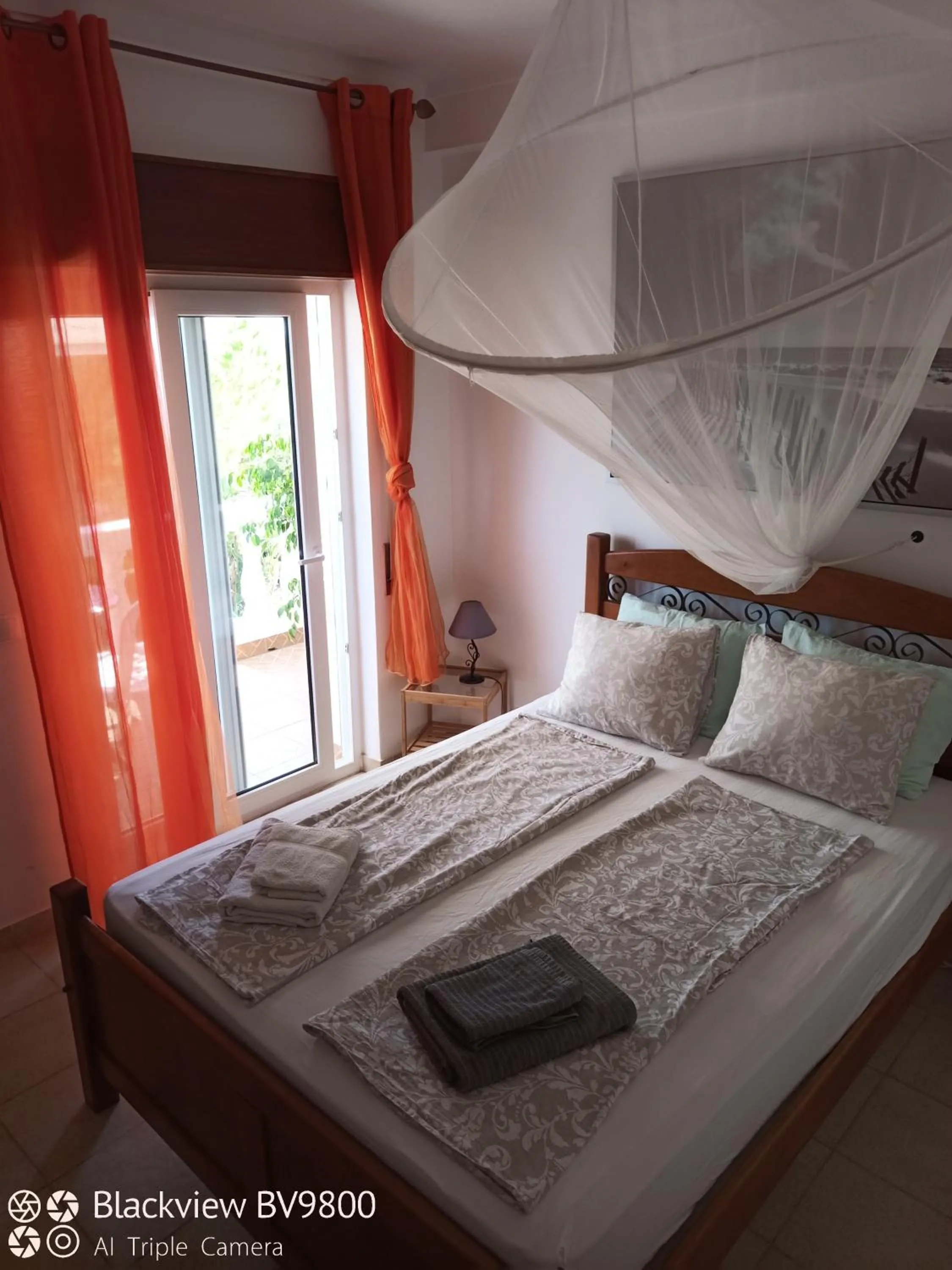 Photo of the whole room, Bed in Quartos Com Boas Vistas