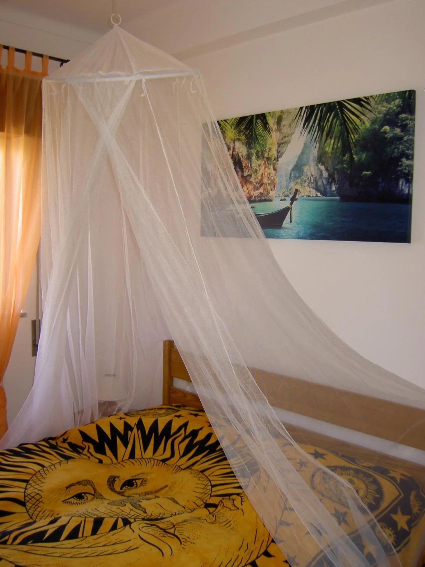 Photo of the whole room, Bed in Quartos Com Boas Vistas