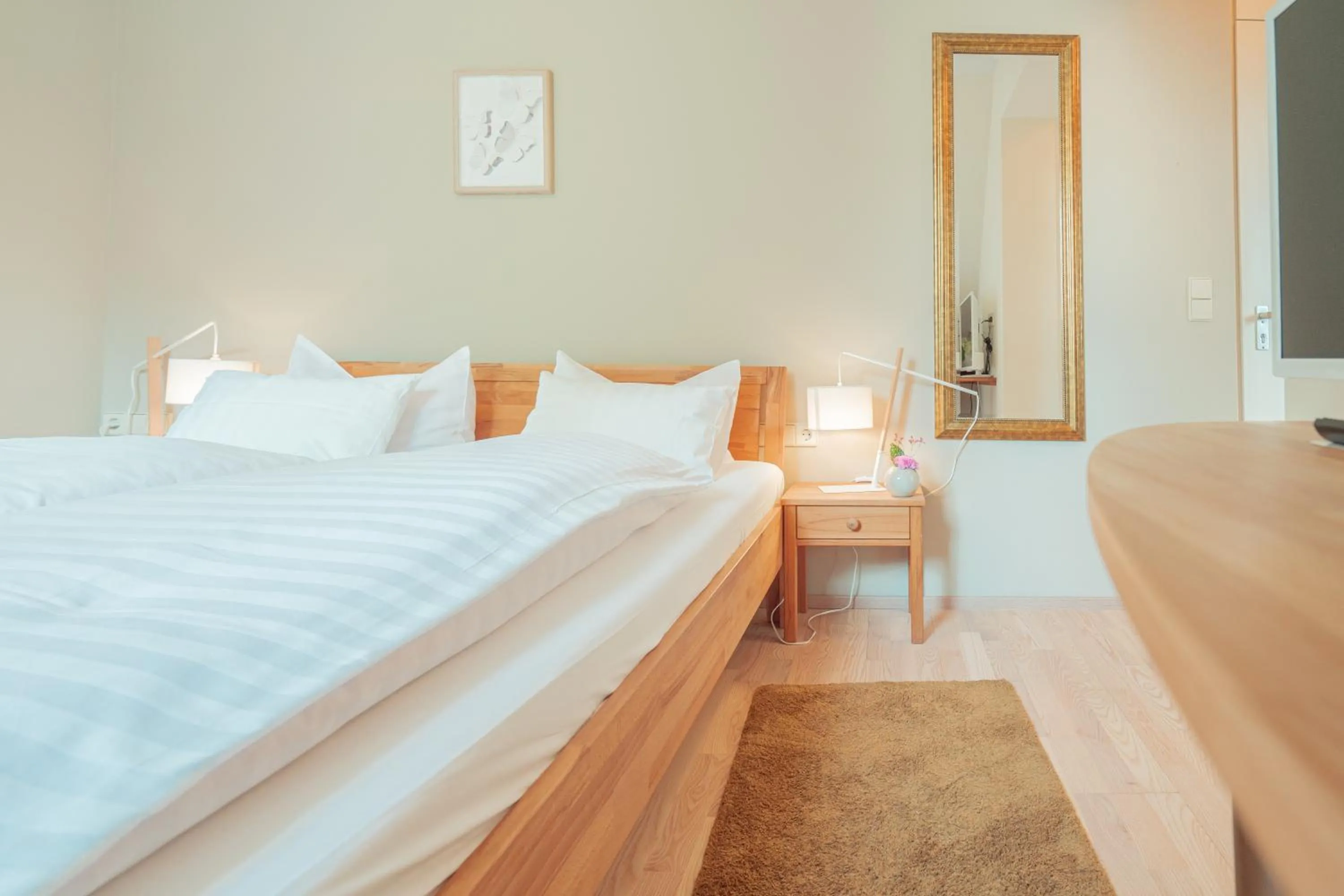 Bedroom, Bed in Hotel Restaurant zur Sonne St. Peter