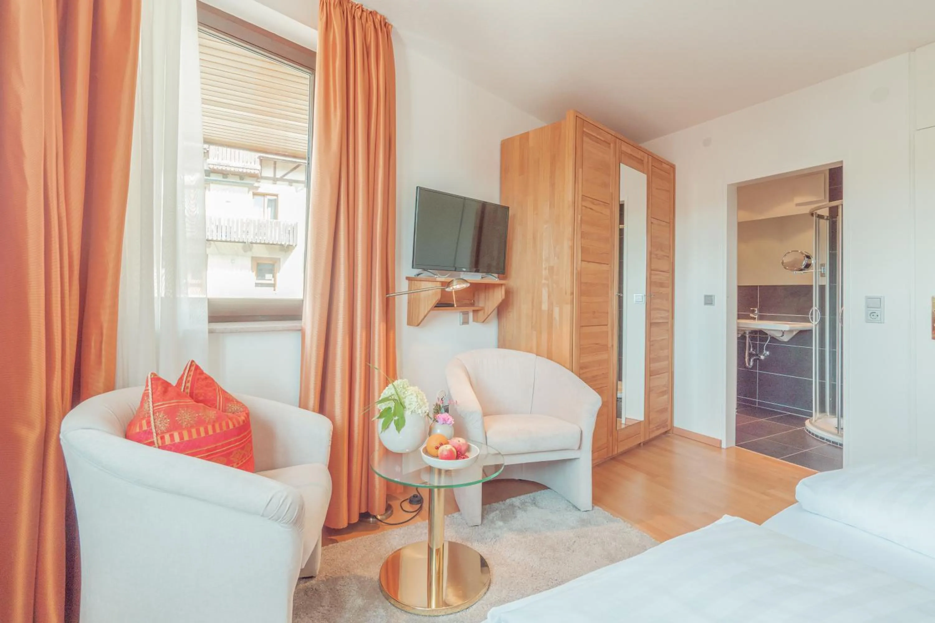 Photo of the whole room, Bed in Hotel Restaurant zur Sonne St. Peter