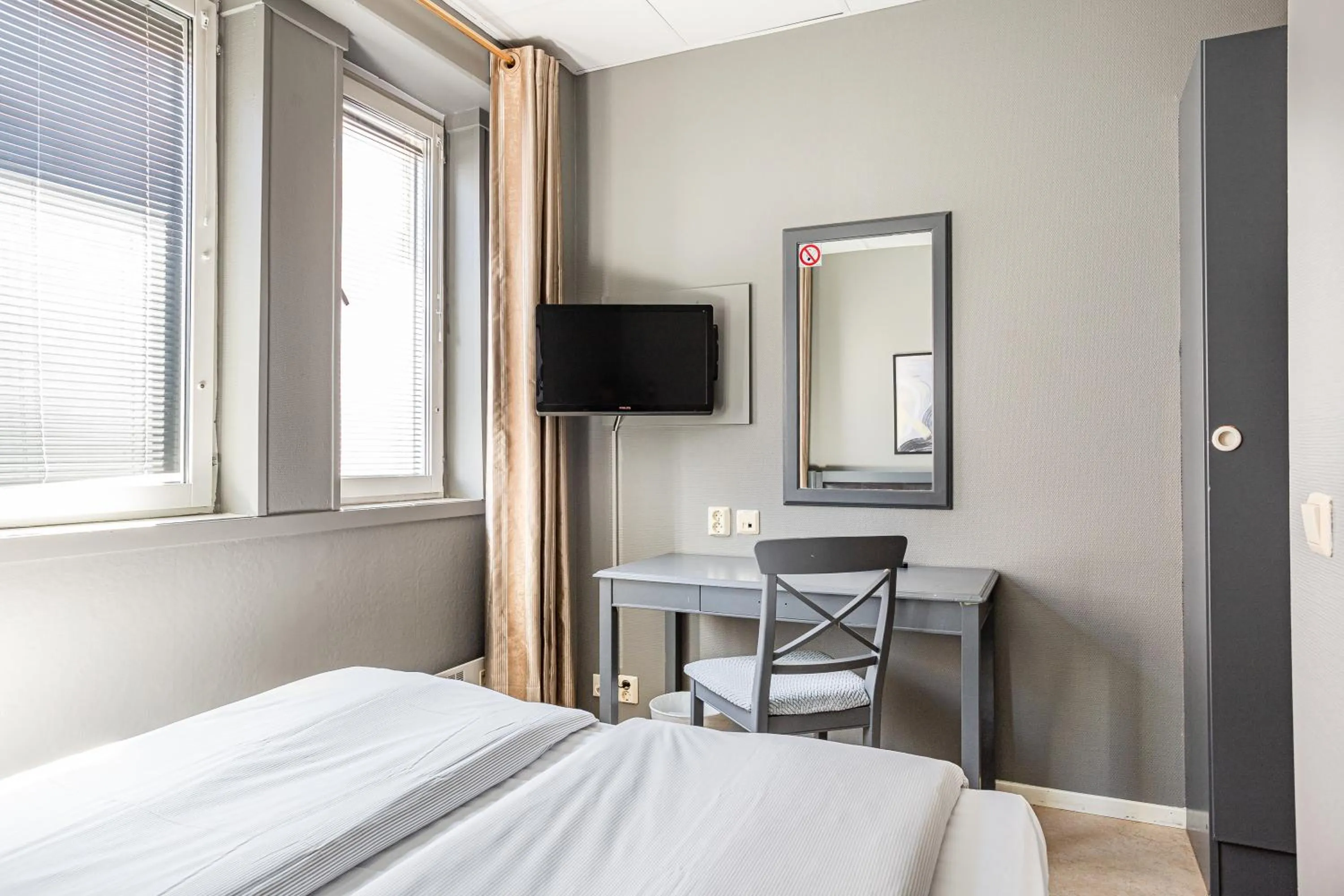 Bedroom, Bed in Hotel Expo Stockholm