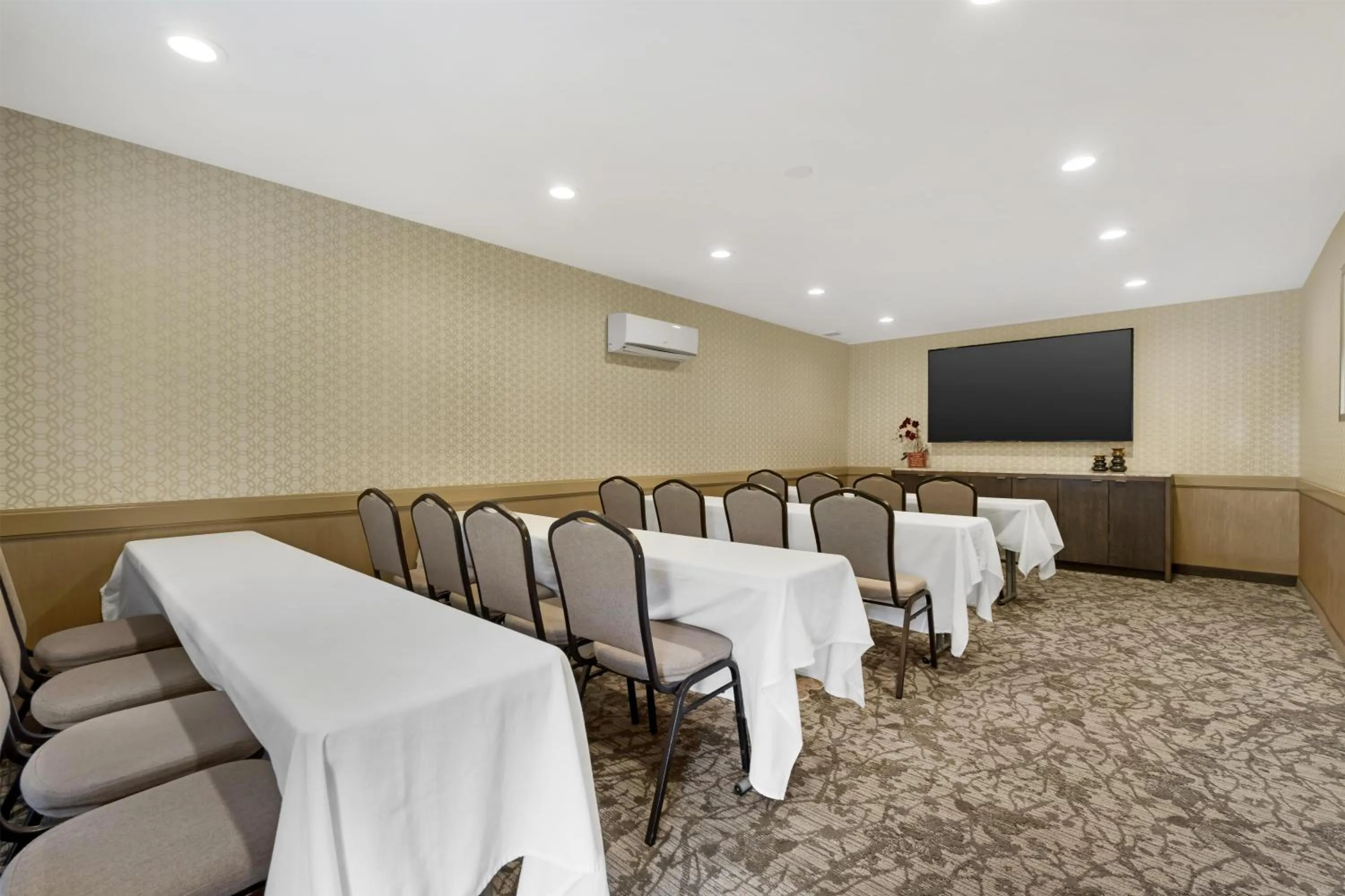 Meeting/conference room in Best Western Plus Carriage Inn