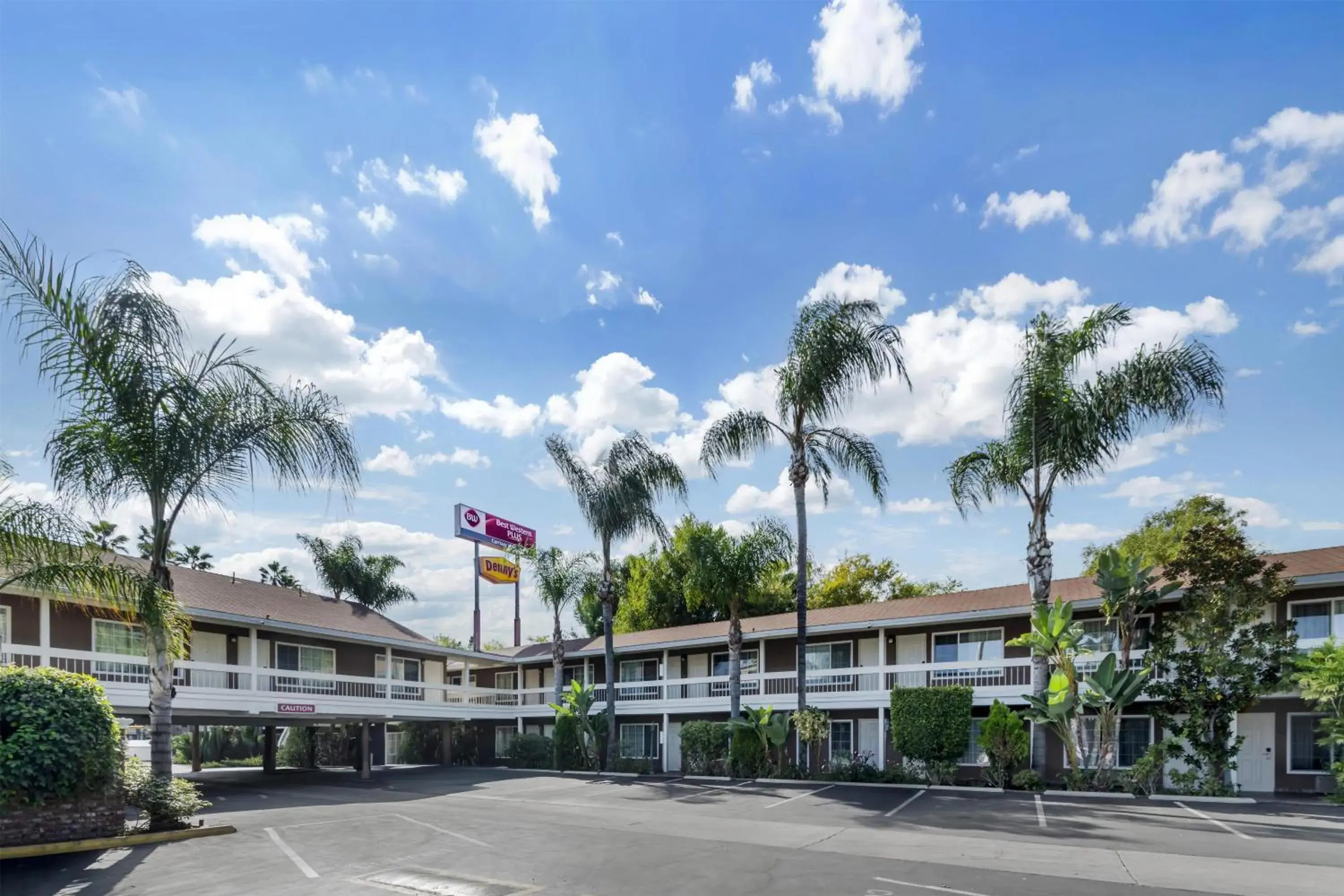 Property building in Best Western Plus Carriage Inn Property building in Best Western Plus Carriage Inn