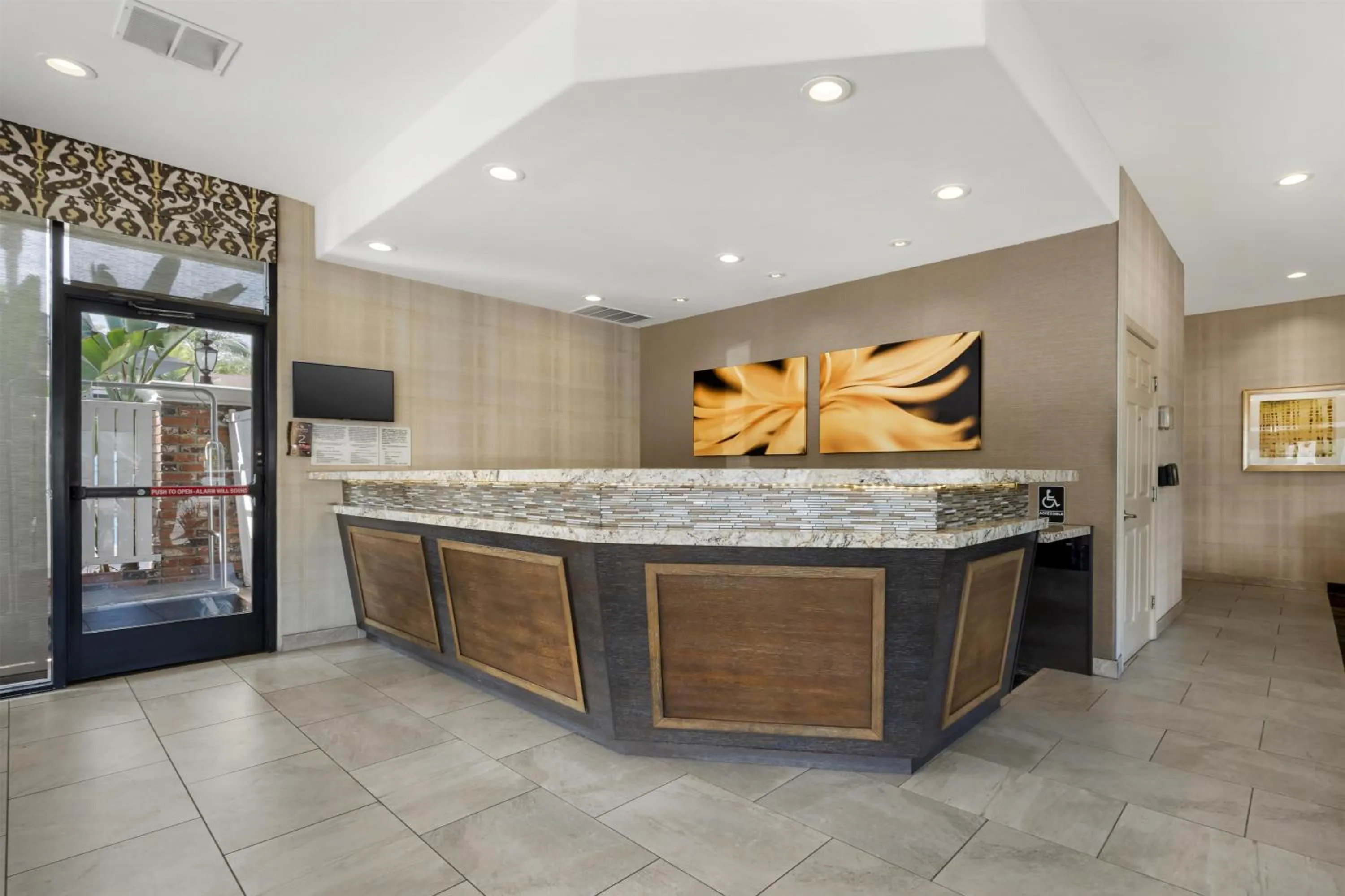 Lobby or reception in Best Western Plus Carriage Inn